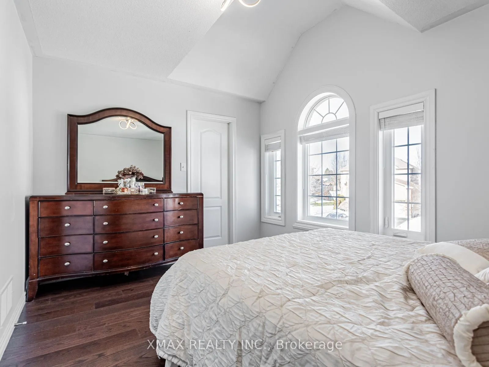4 Depeuter Crescent