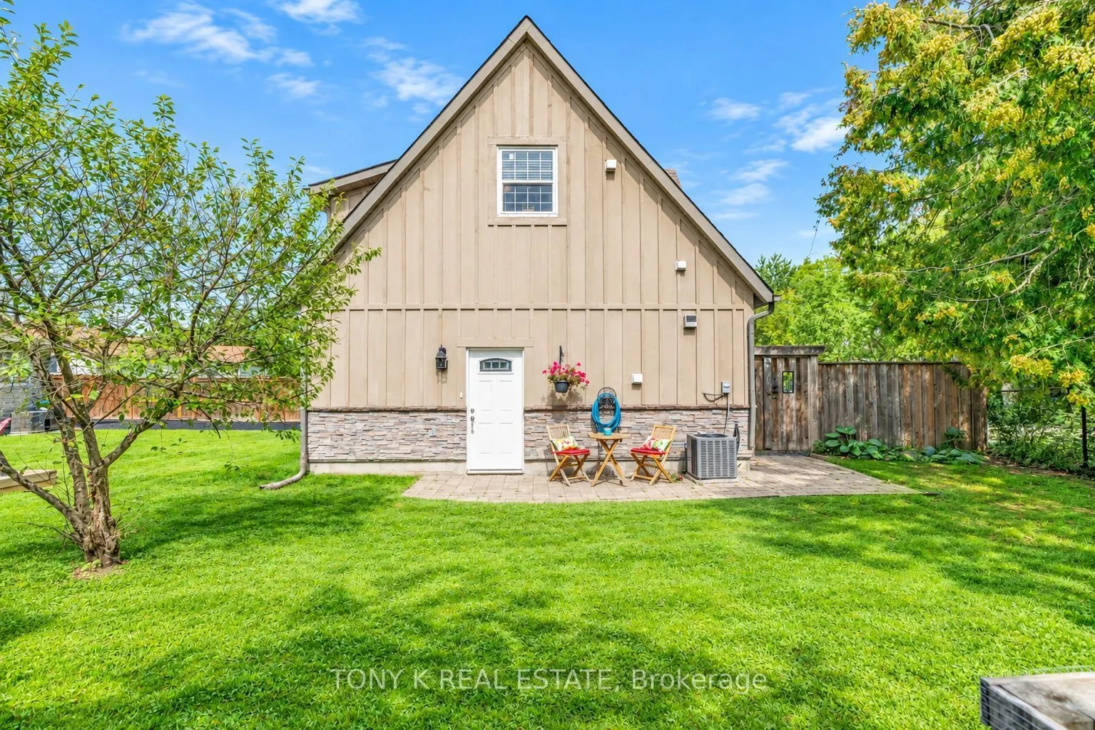 1027 Ewart Street