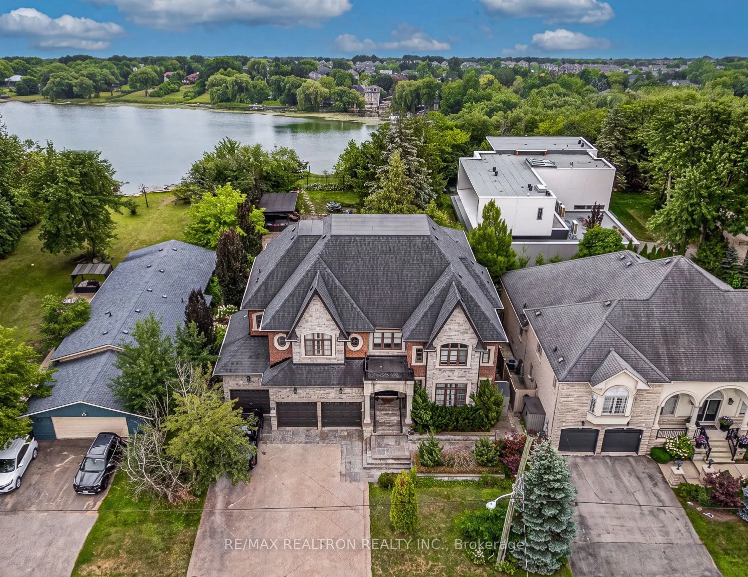 173 Lakeland Crescent