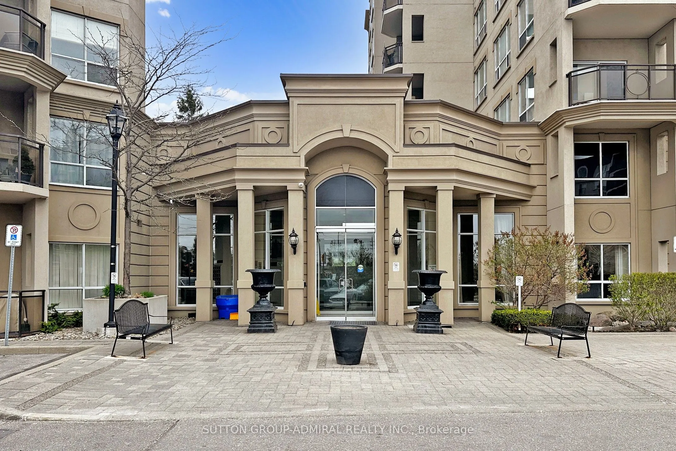 2 Maison Parc Court #102