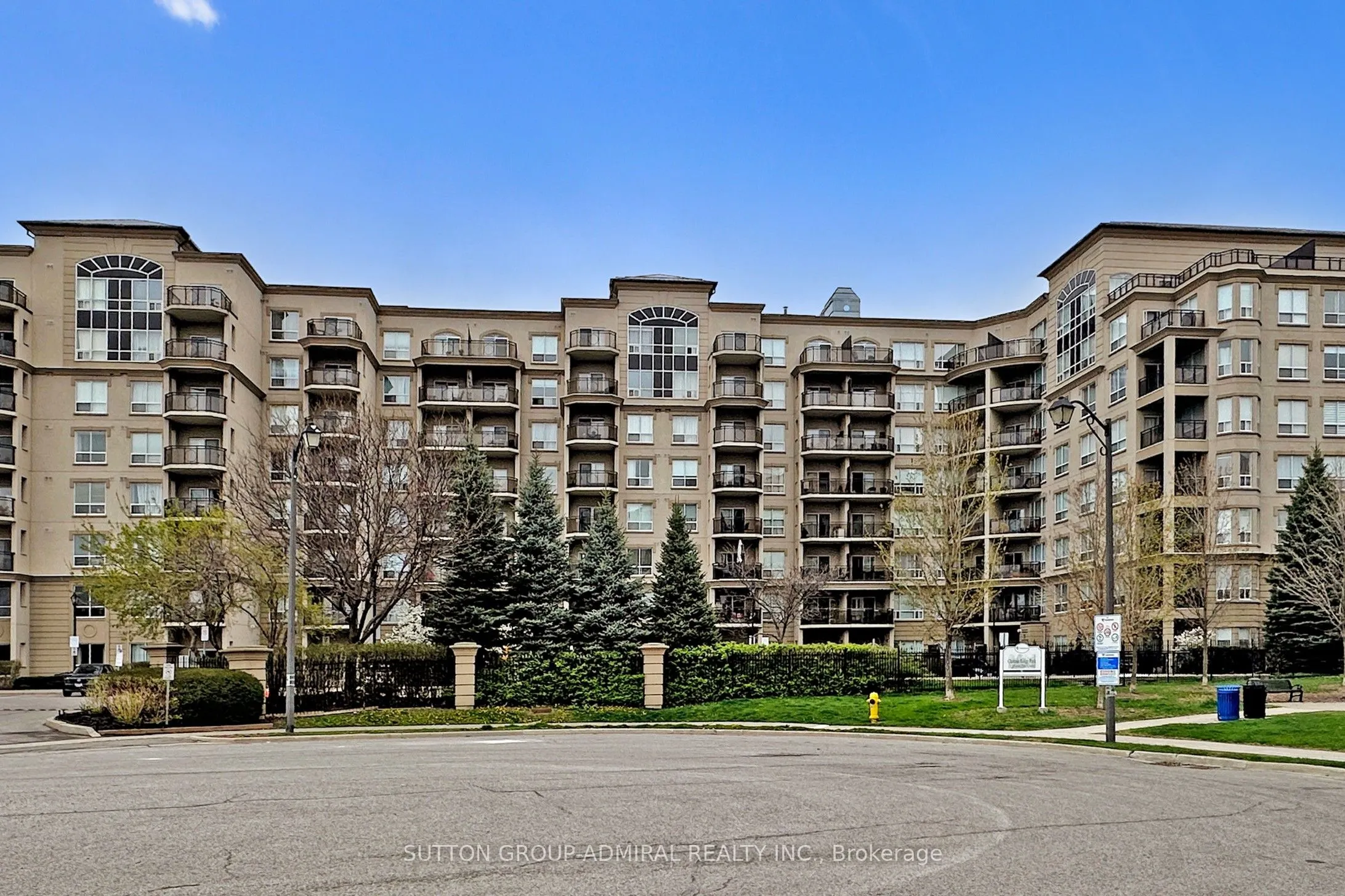 2 Maison Parc Court #102