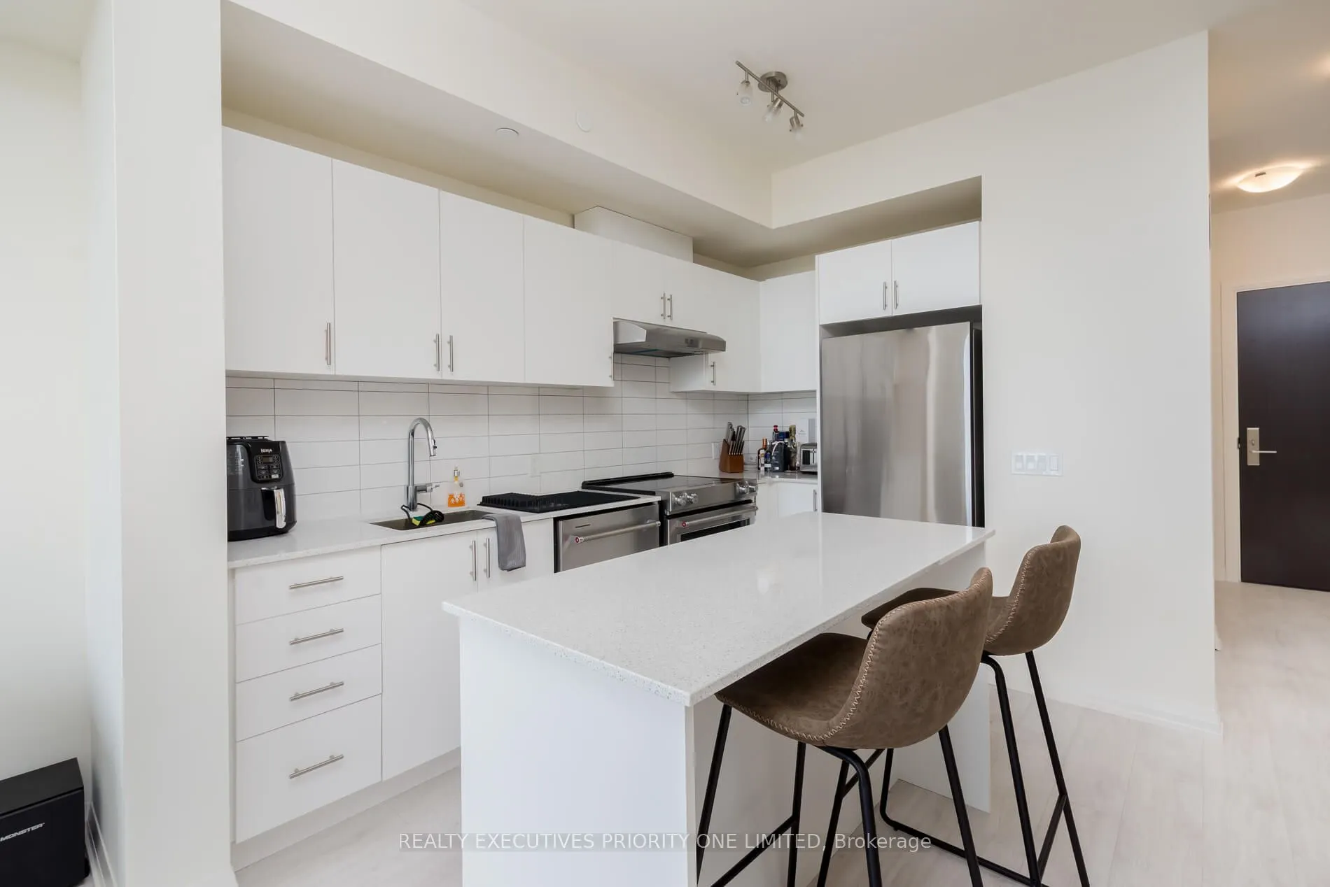 9000 Jane Street #923