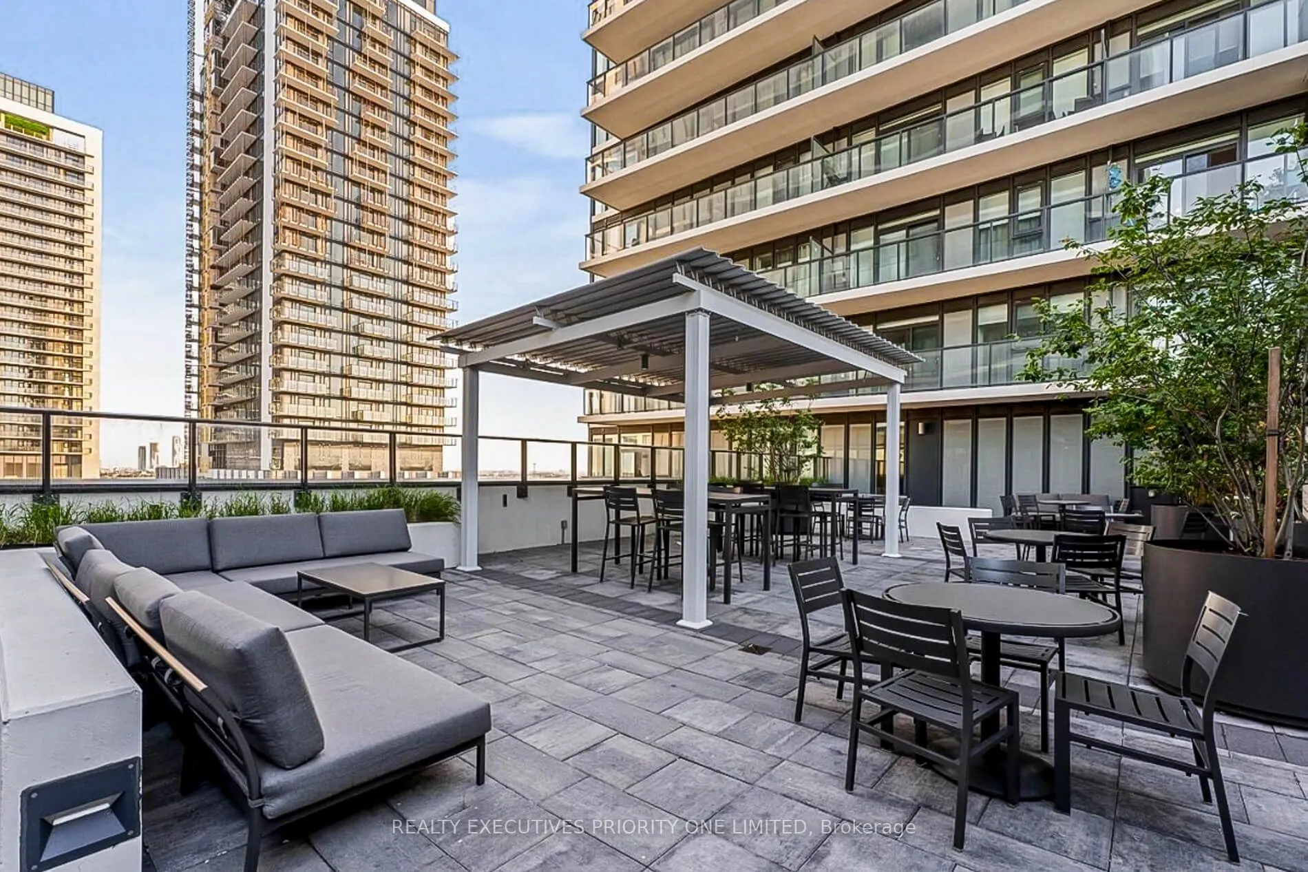 9000 Jane Street #923
