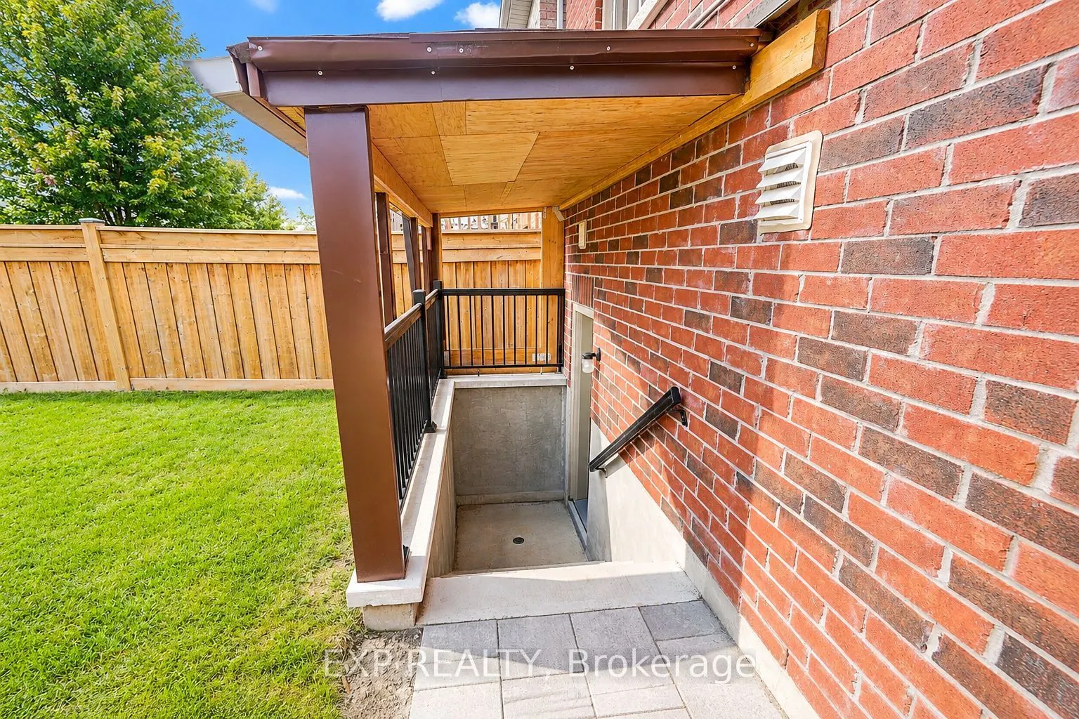 574 Sweetwater Crescent