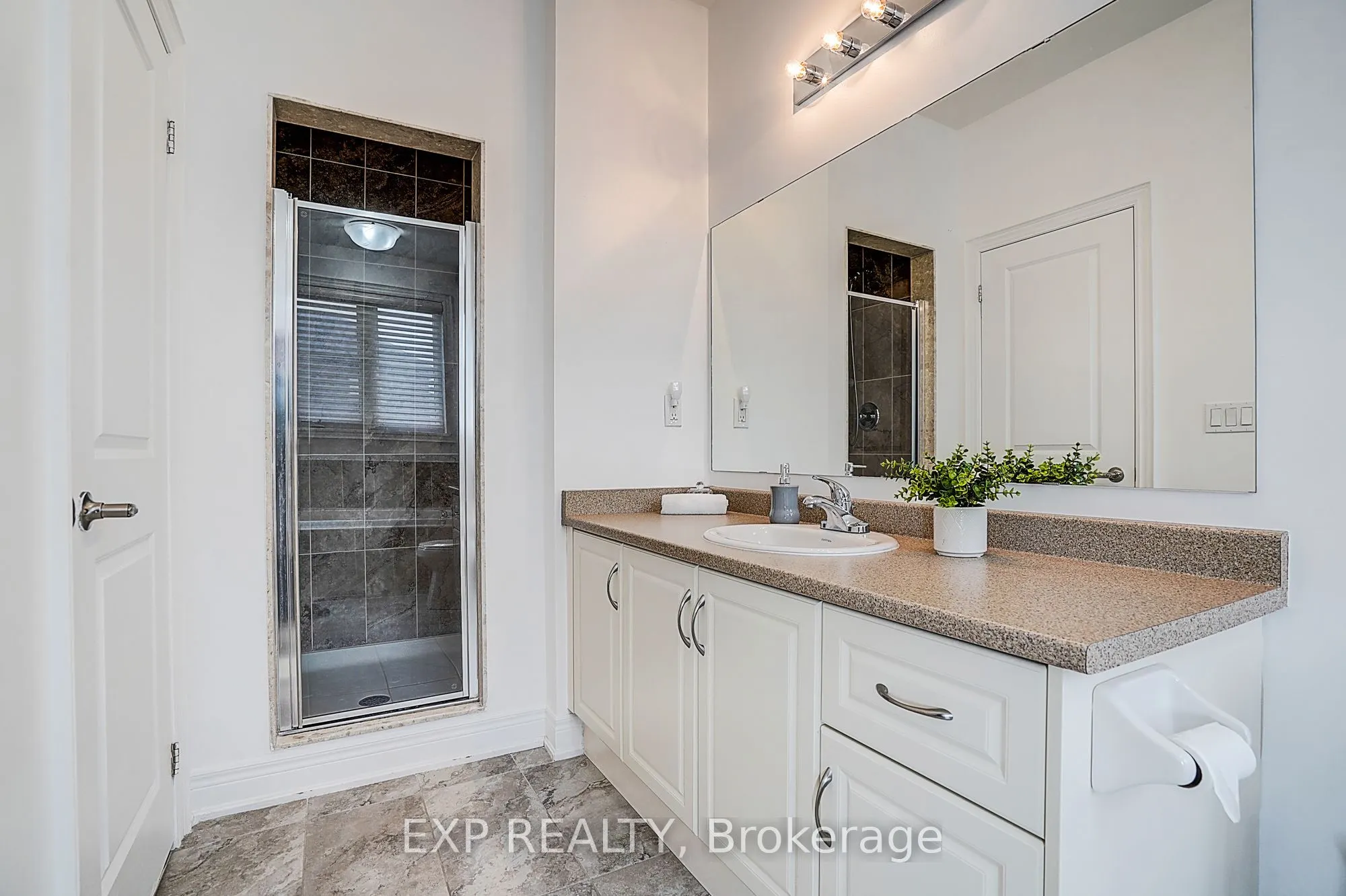 574 Sweetwater Crescent