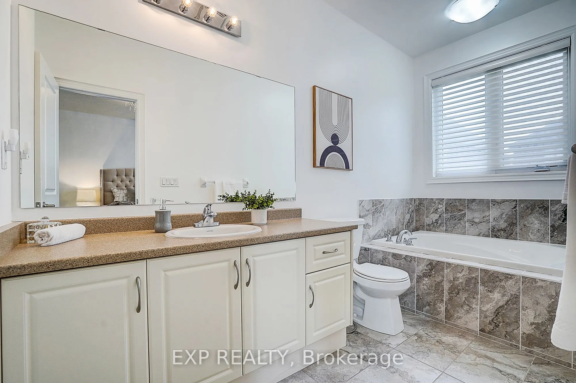 574 Sweetwater Crescent
