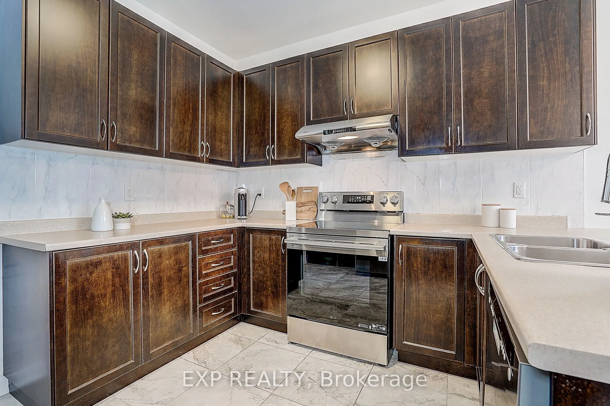 574 Sweetwater Crescent