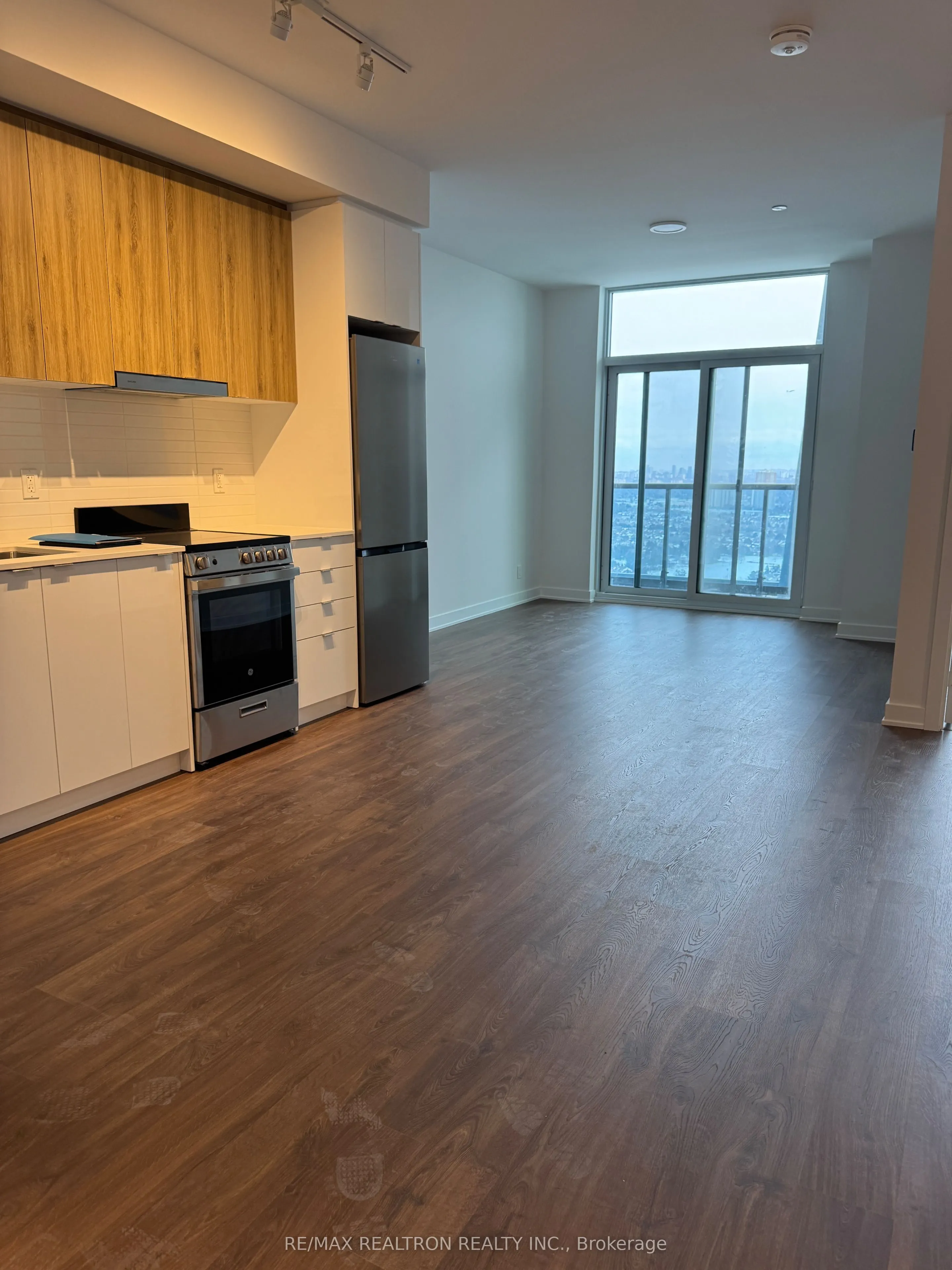 30 Upper Mall Way S #3501