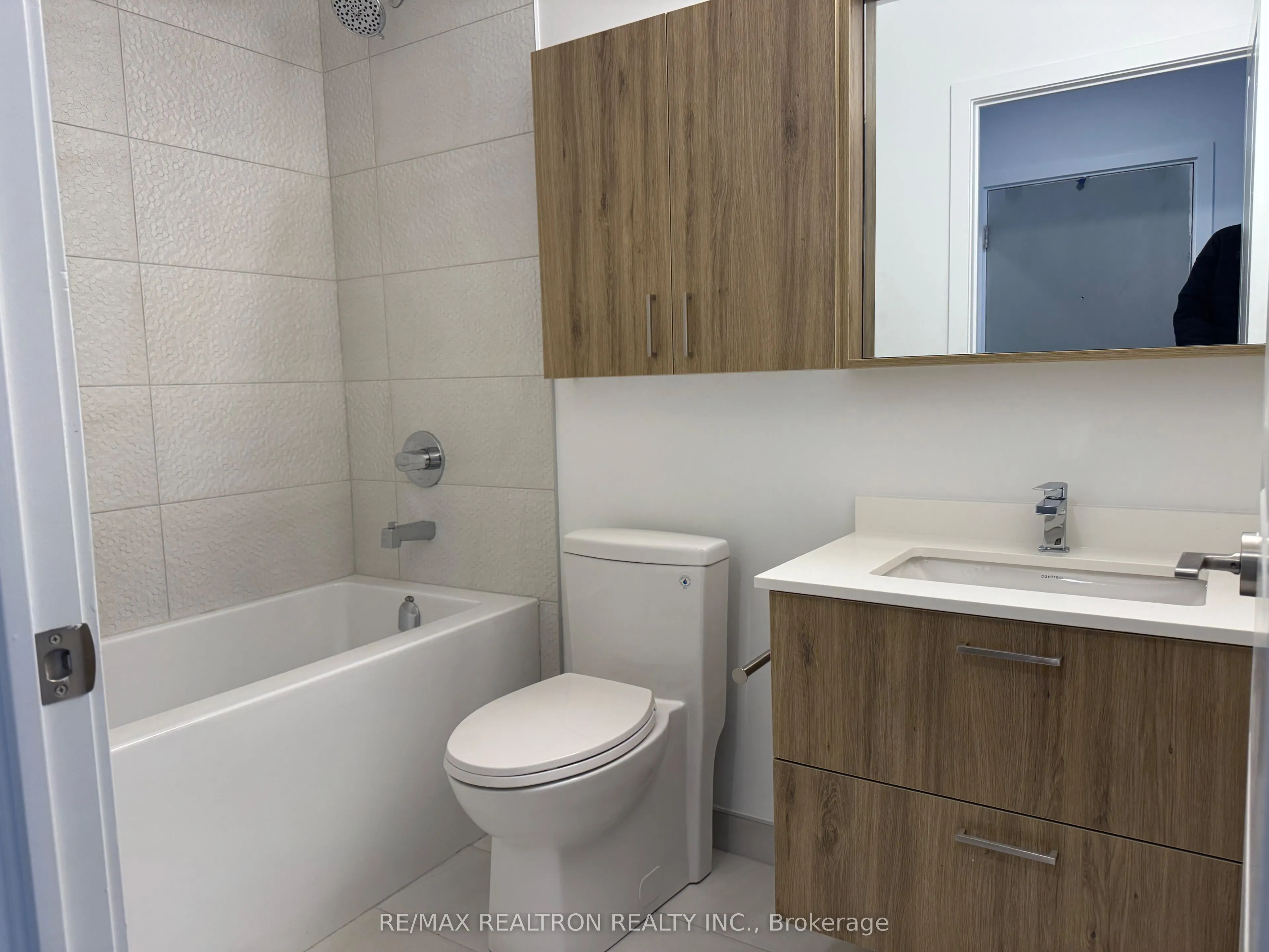 30 Upper Mall Way S #3501