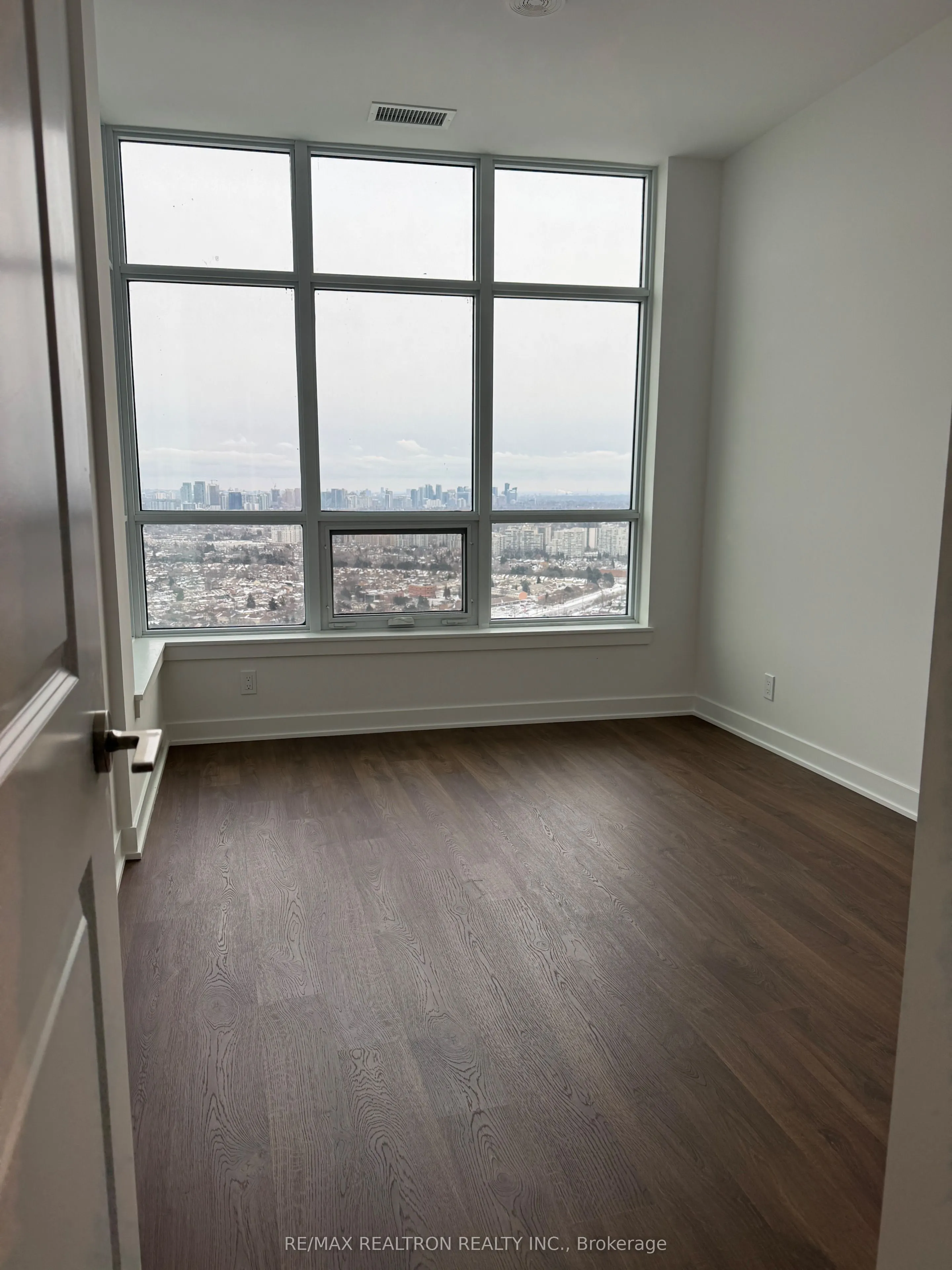30 Upper Mall Way S #3501