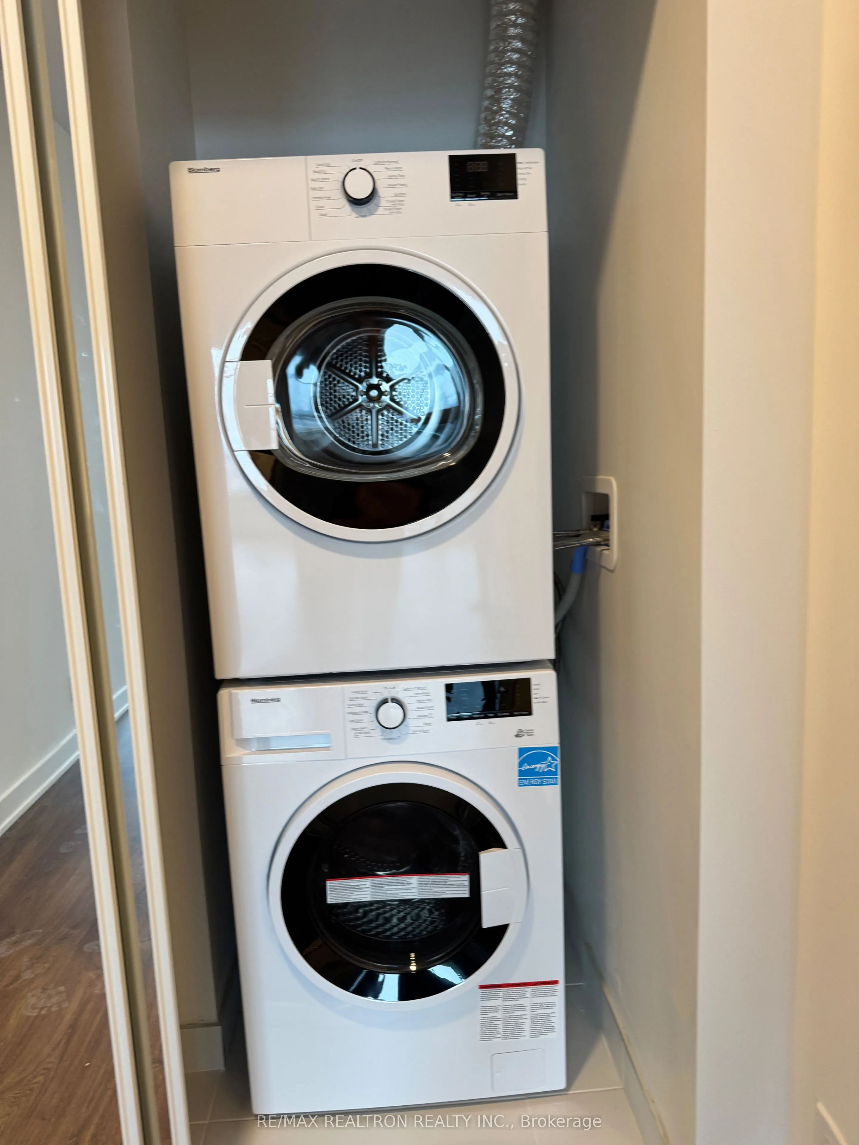 30 Upper Mall Way S #3501