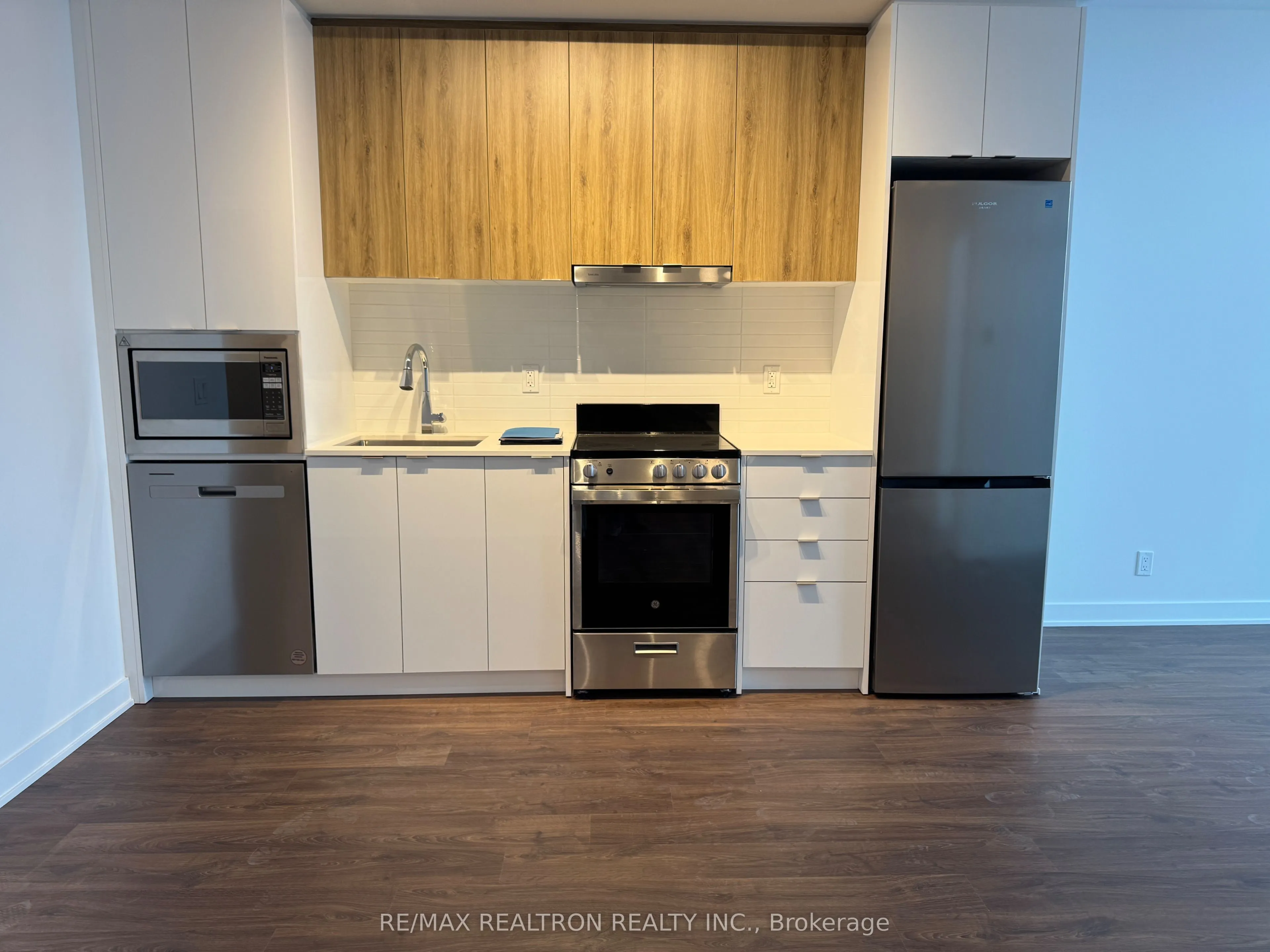 30 Upper Mall Way S #3501