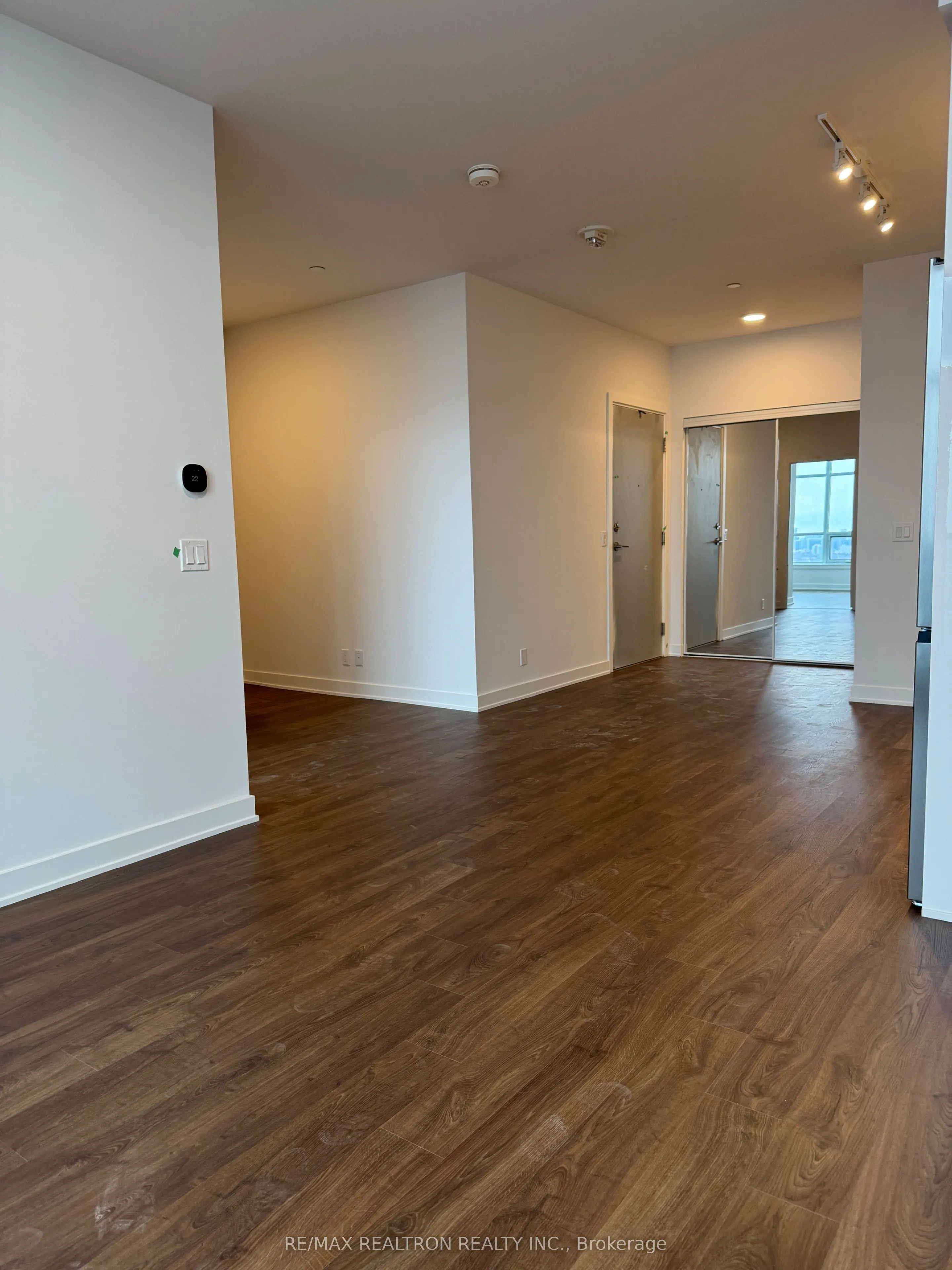 30 Upper Mall Way S #3501