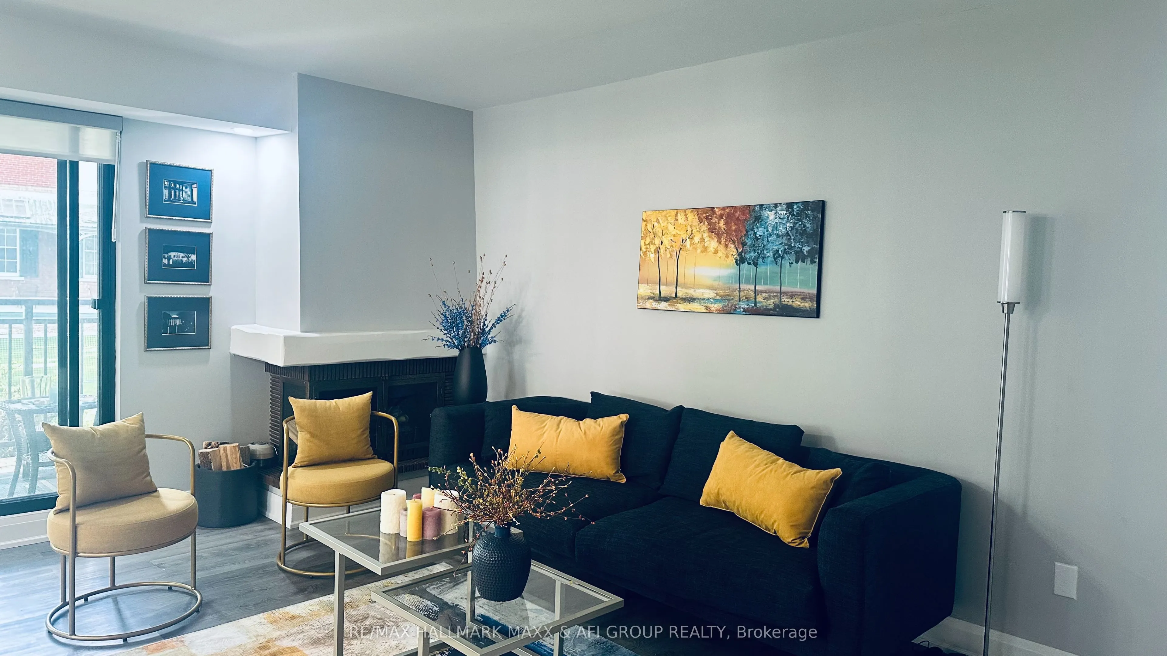 15390 Yonge Street #201