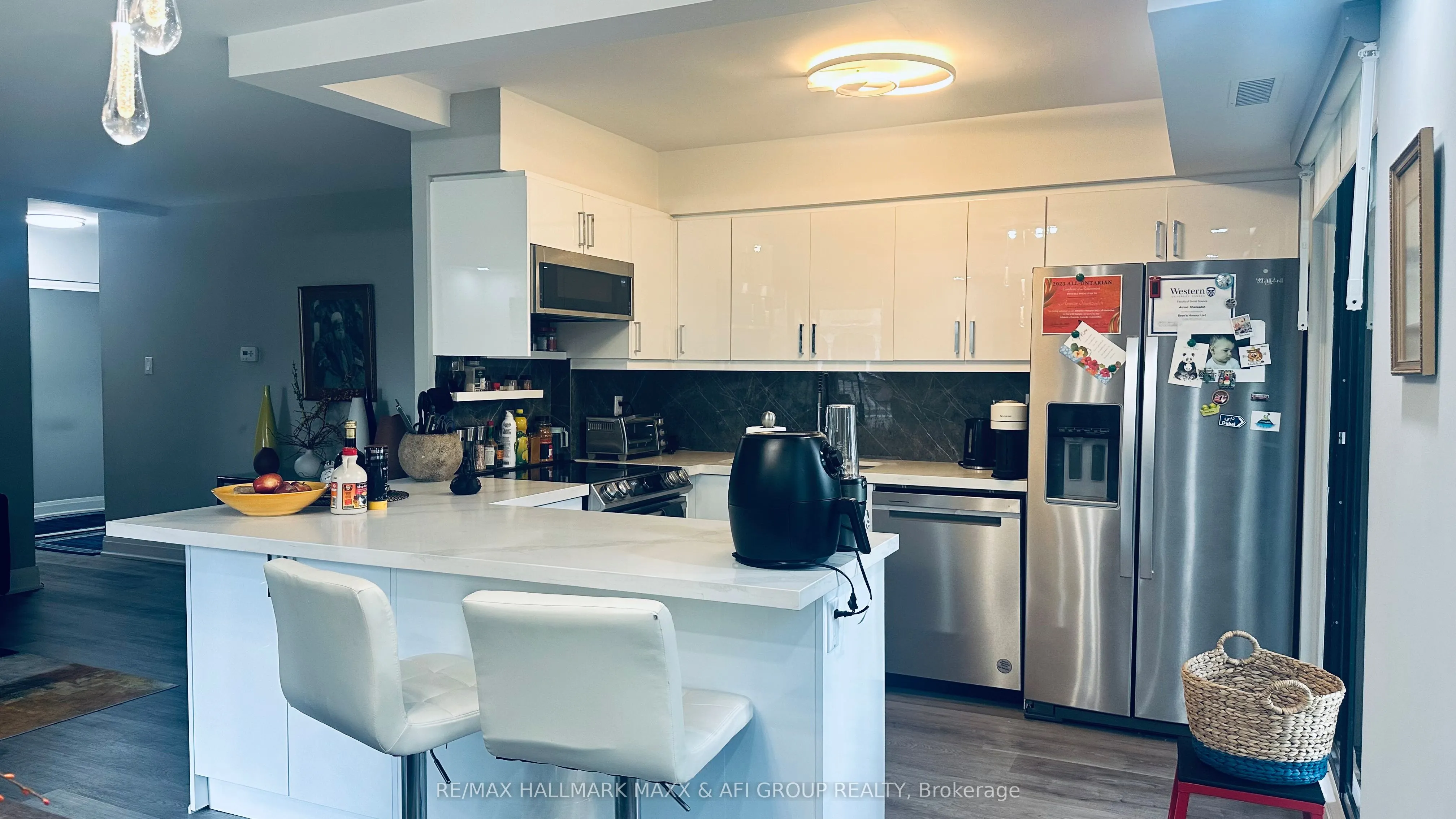 15390 Yonge Street #201