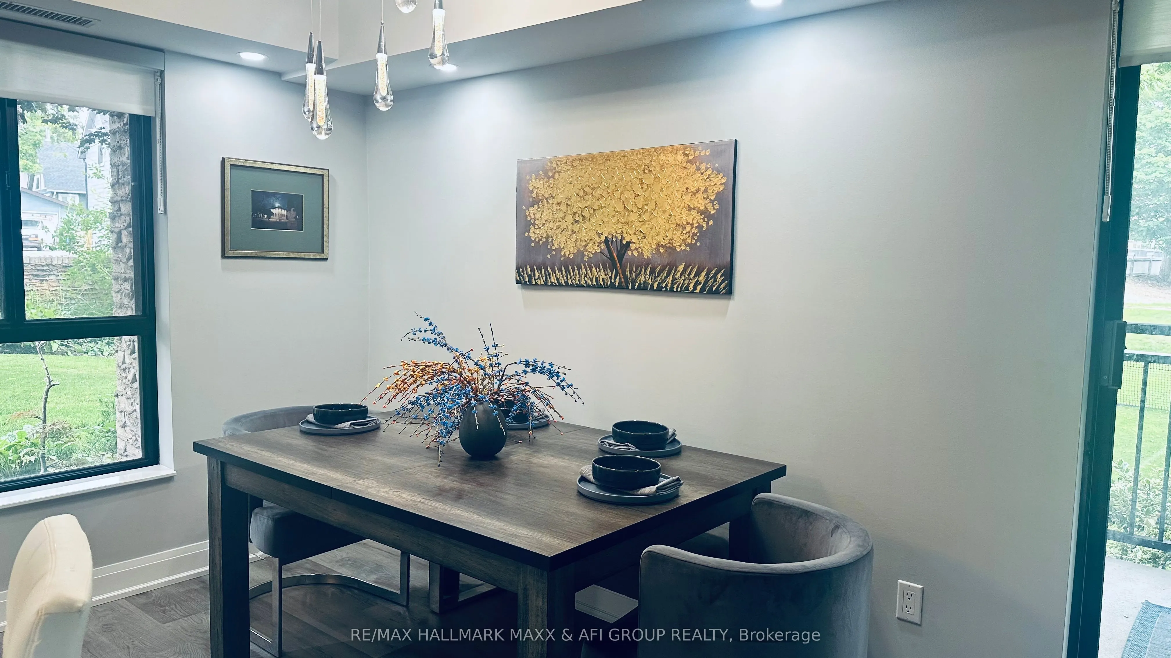 15390 Yonge Street #201