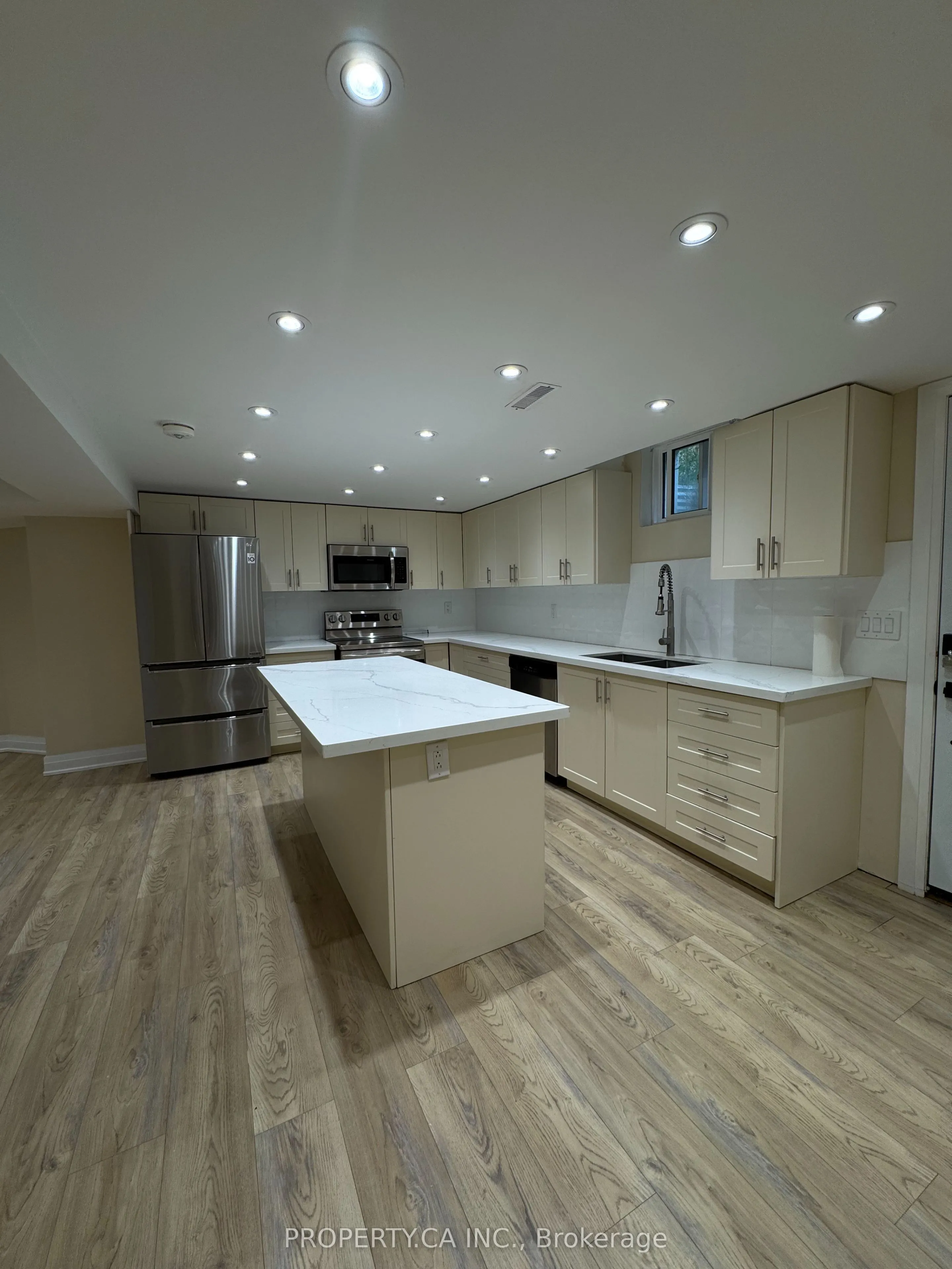 746 Leslie Valley Drive #Lower