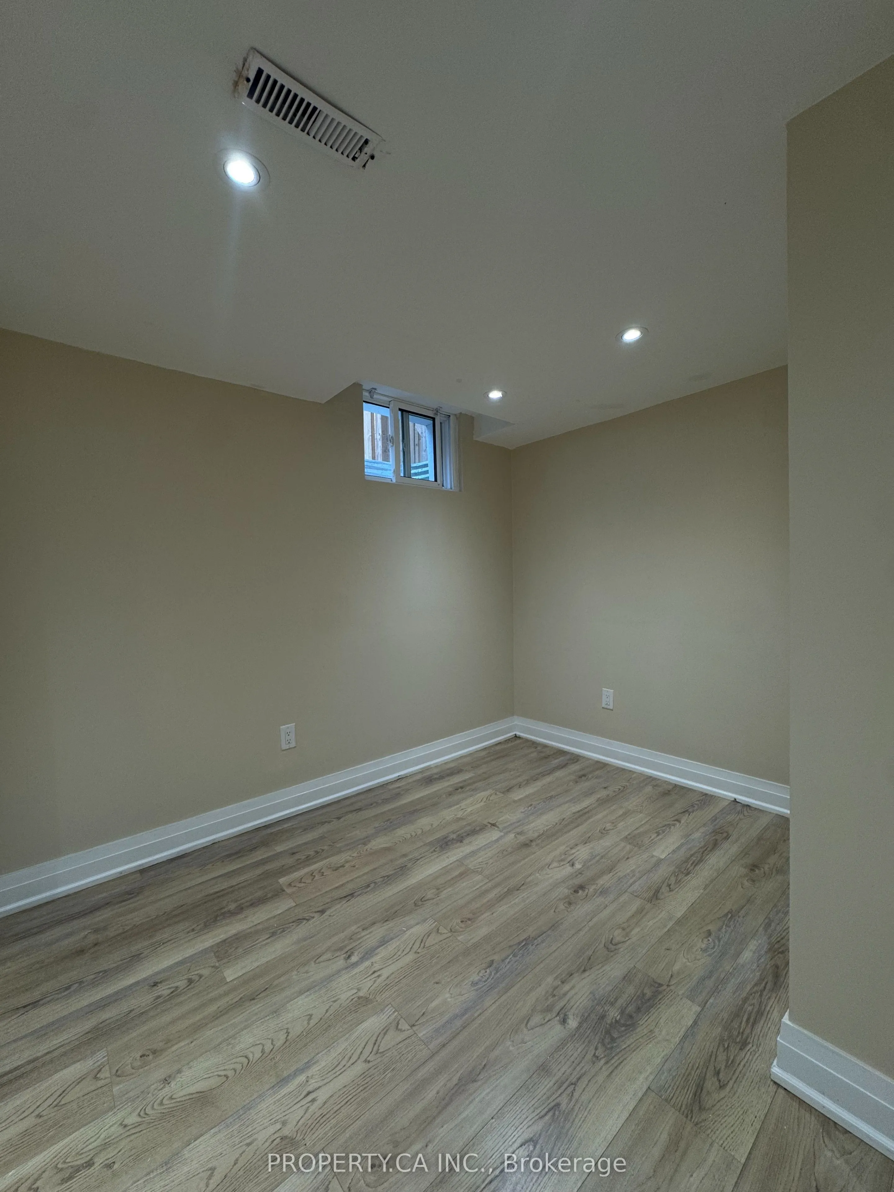 746 Leslie Valley Drive #Lower
