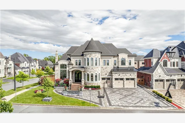 3 Sir Henry Court