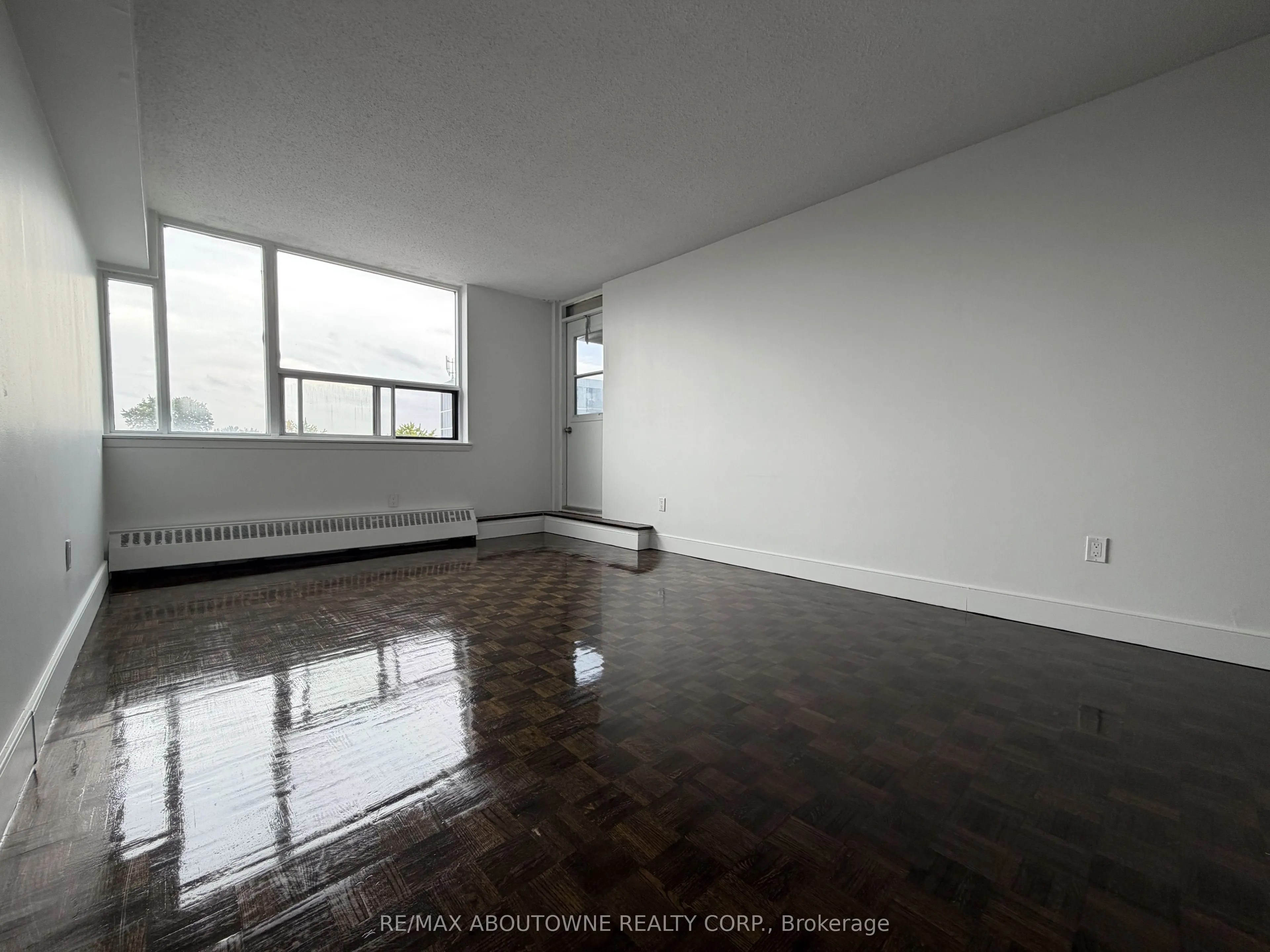 145 Wellington Street W #515