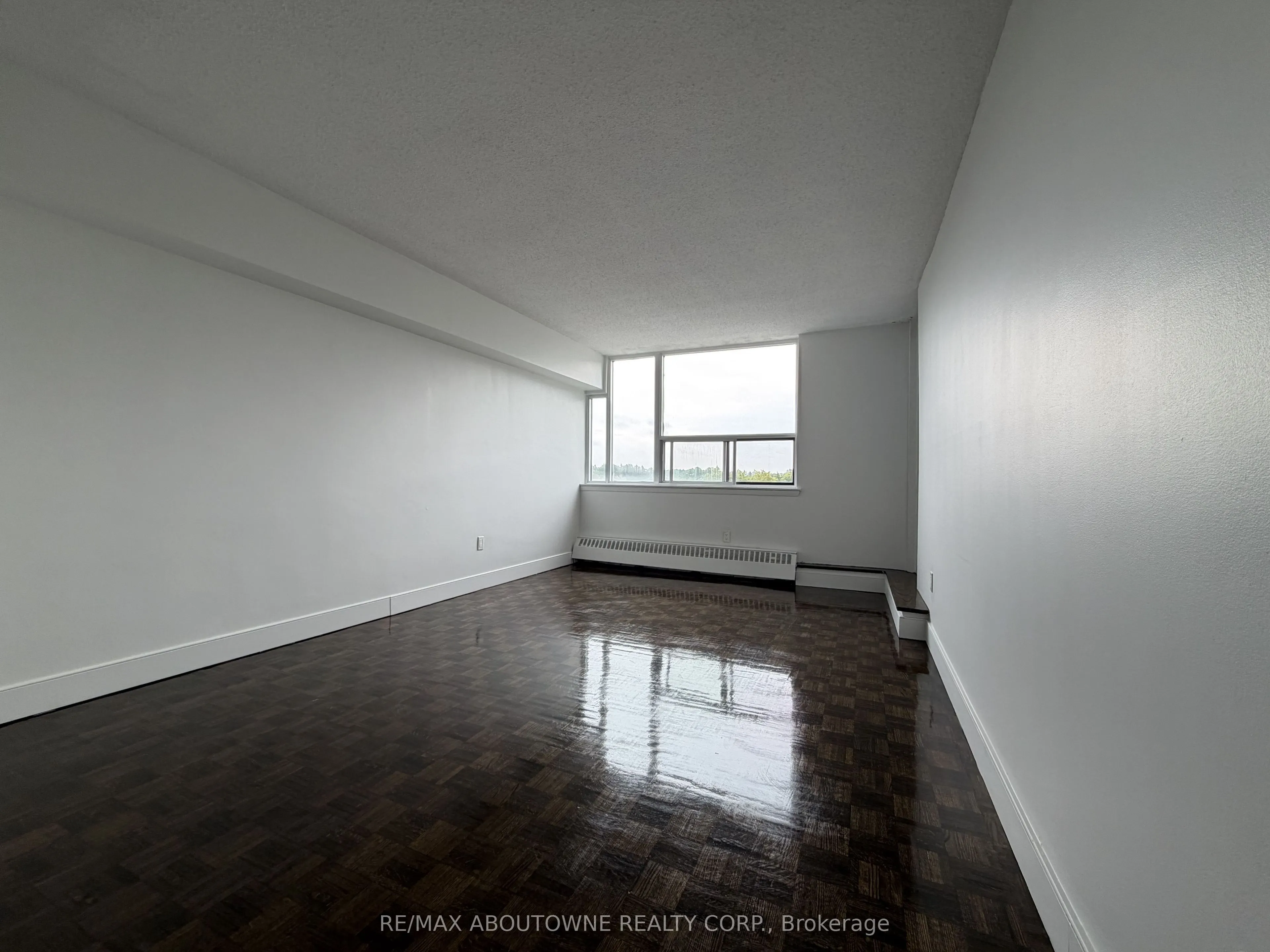 145 Wellington Street W #515