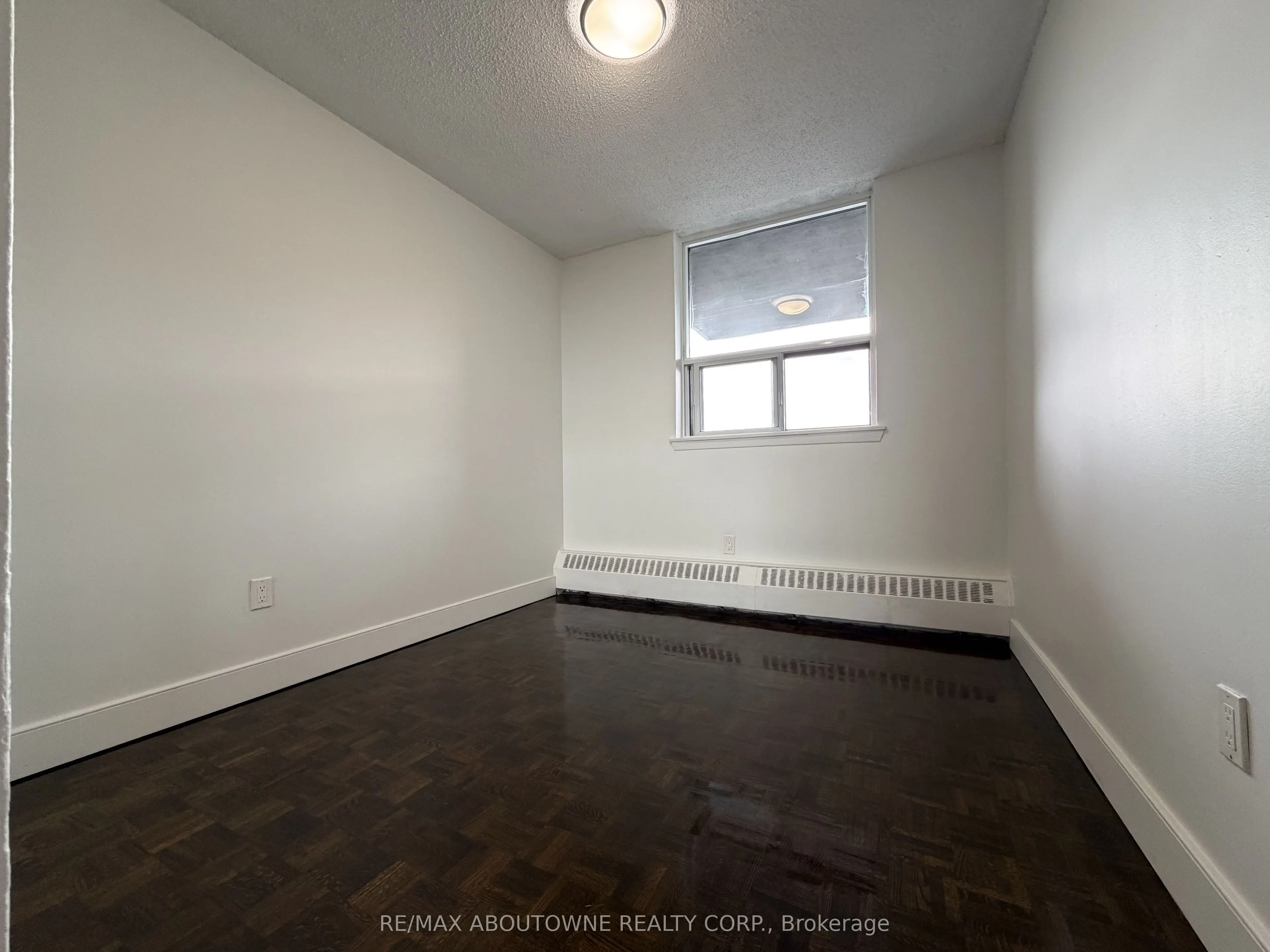 145 Wellington Street W #515
