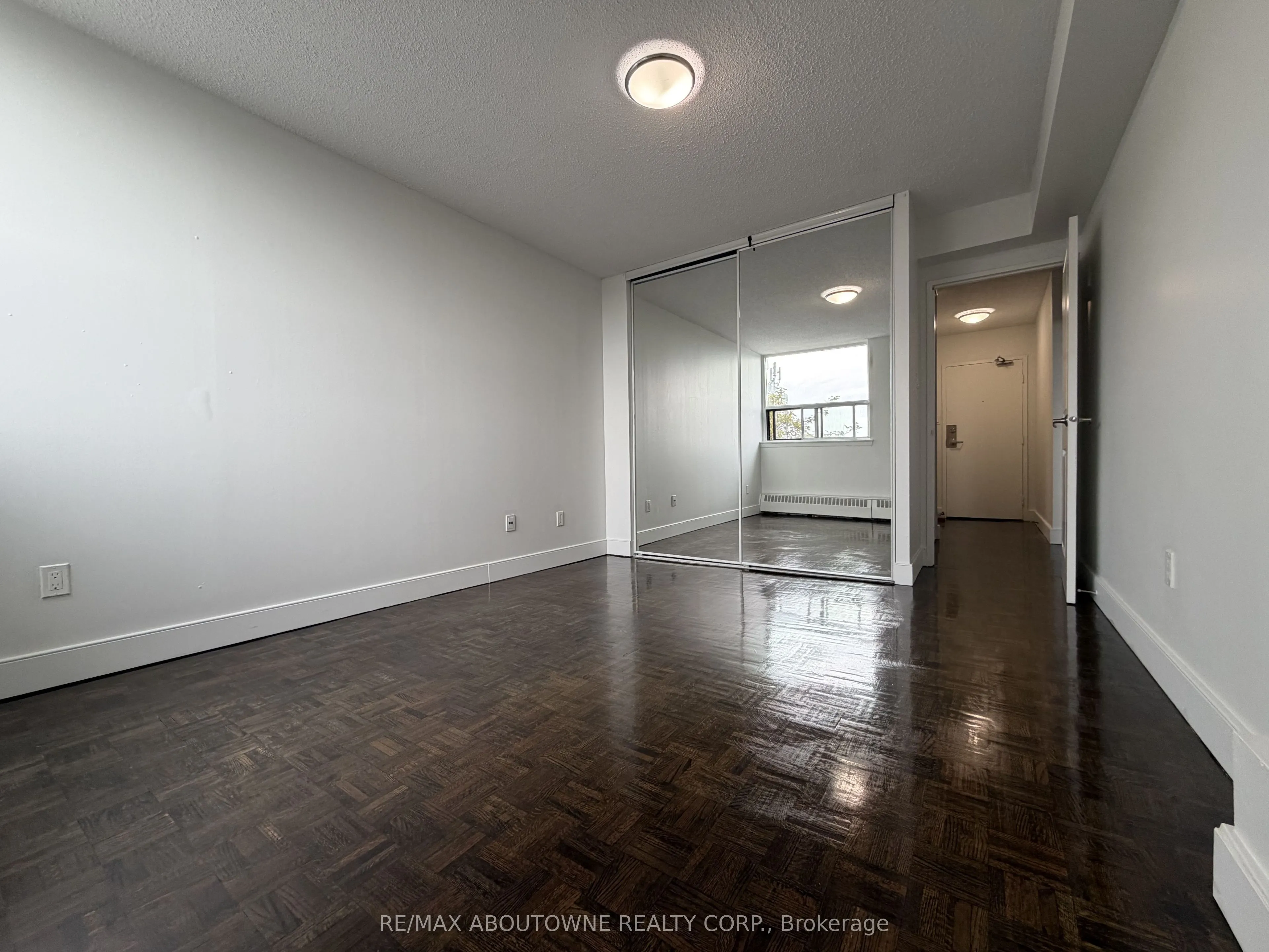 145 Wellington Street W #515