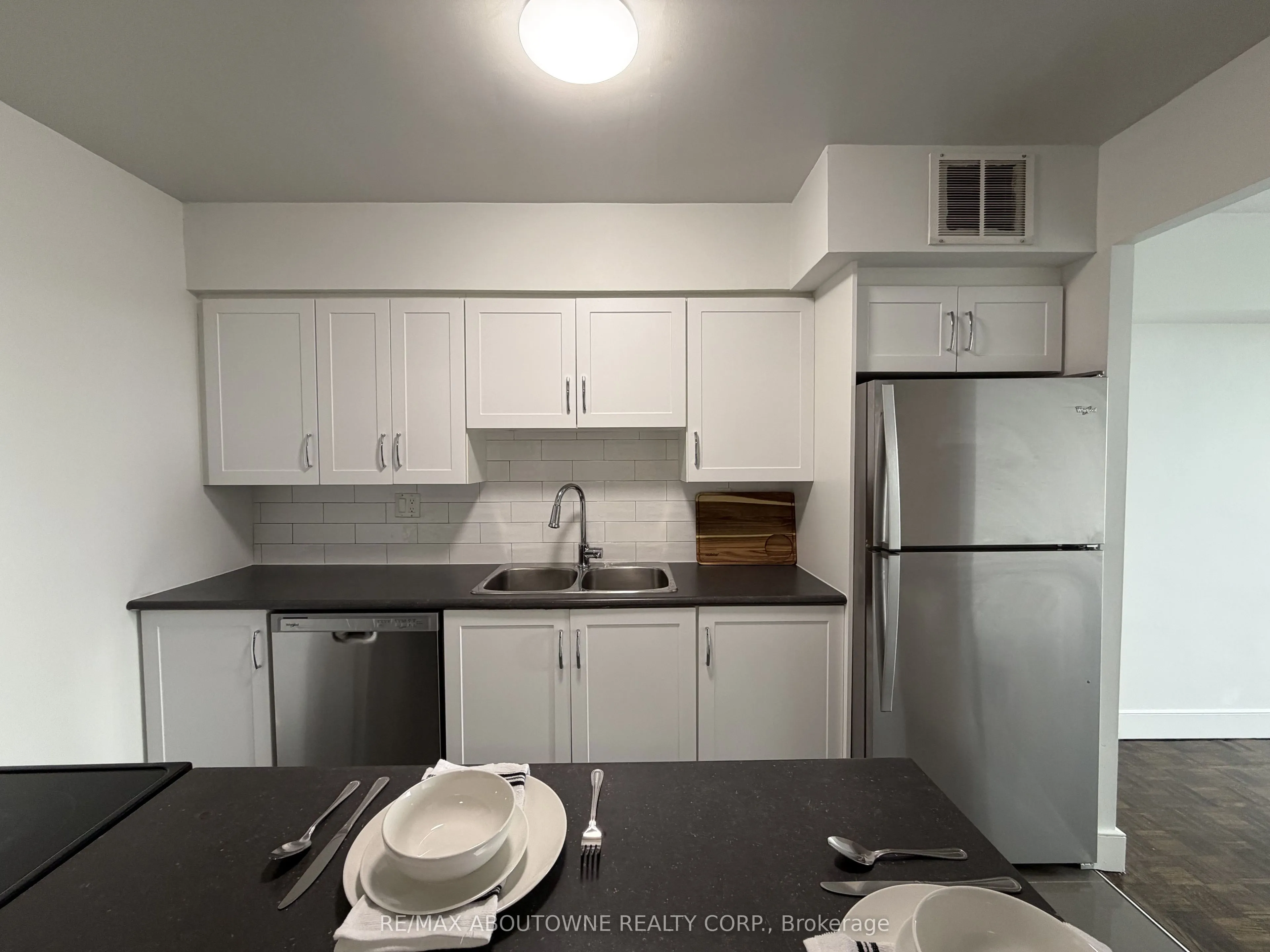 145 Wellington Street W #515