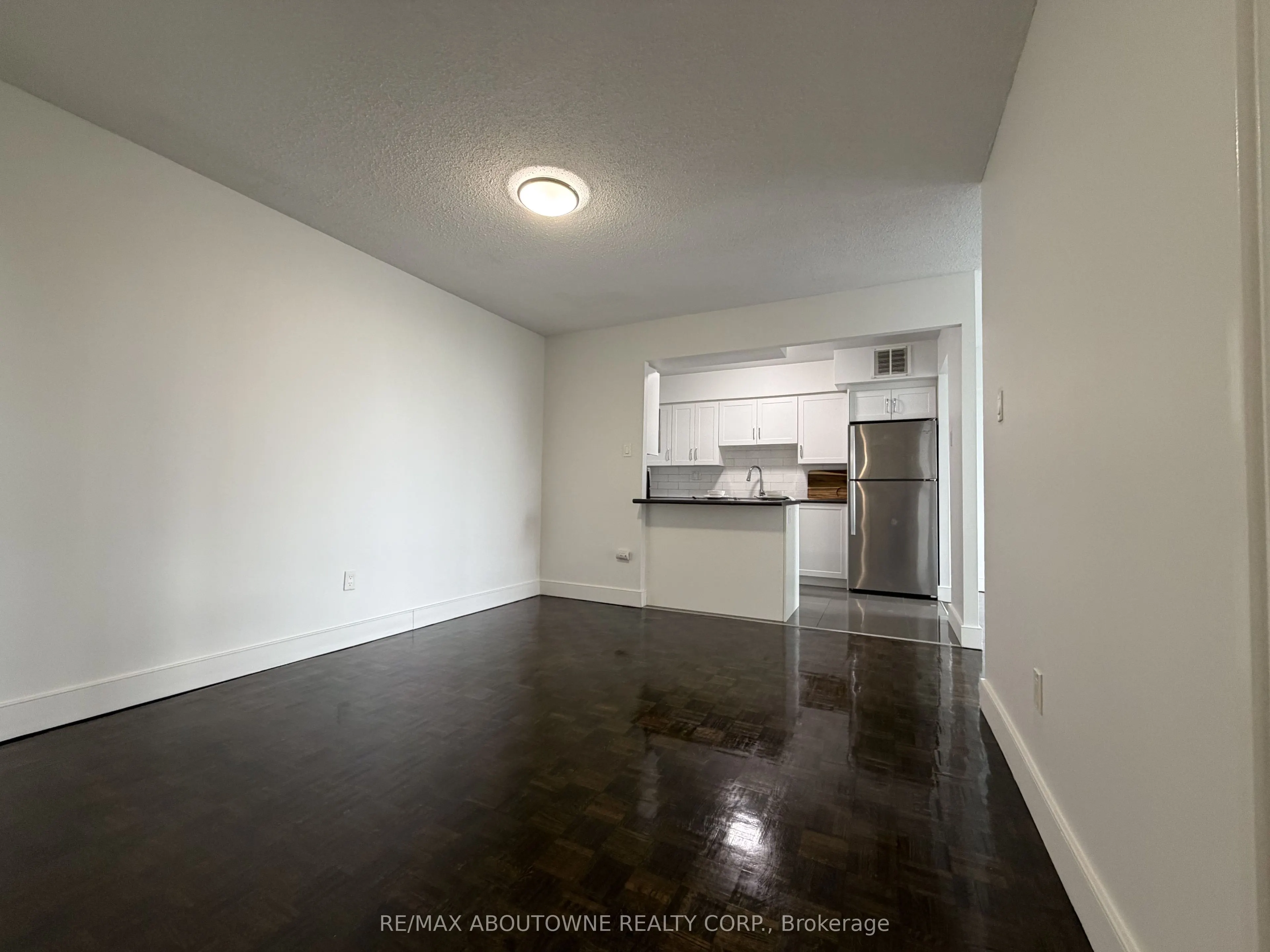 145 Wellington Street W #515