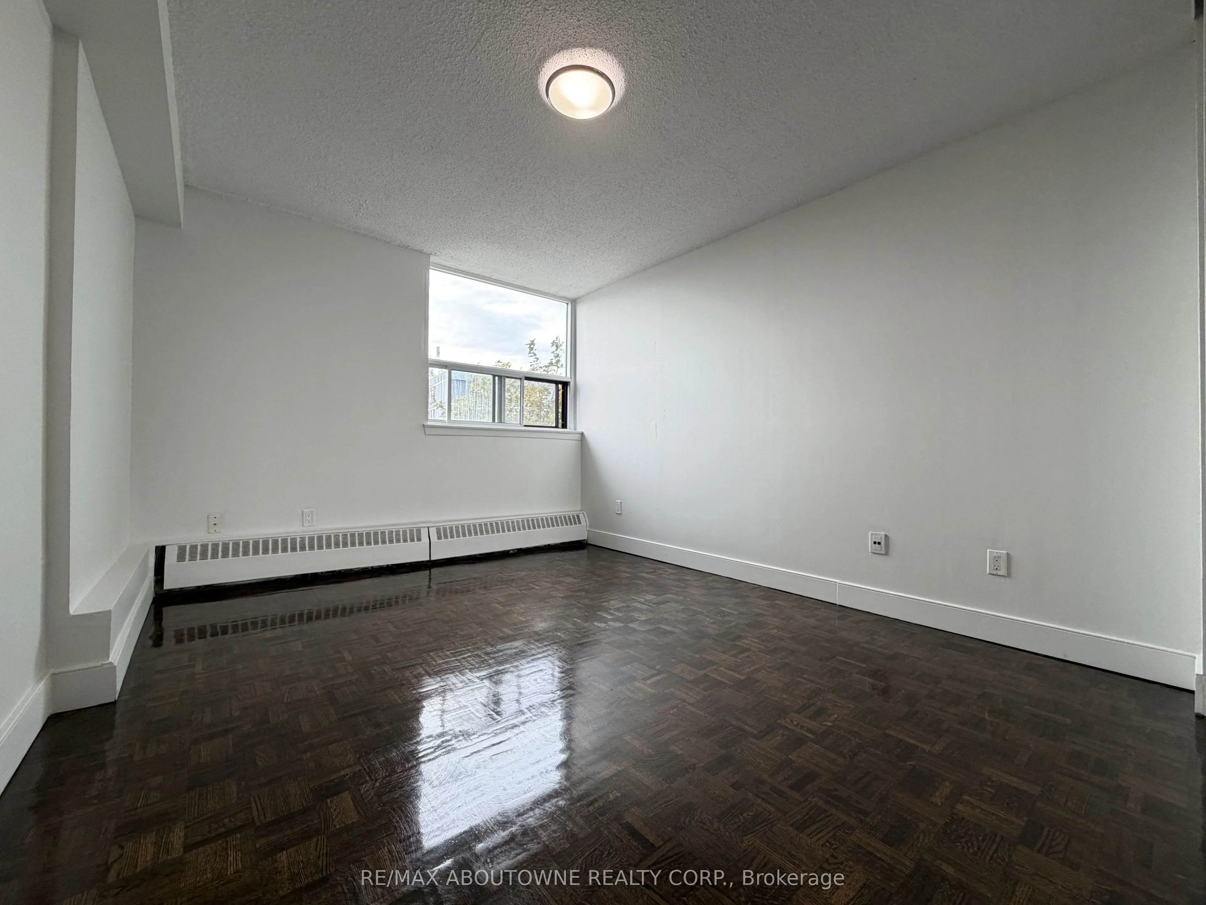 145 Wellington Street W #515
