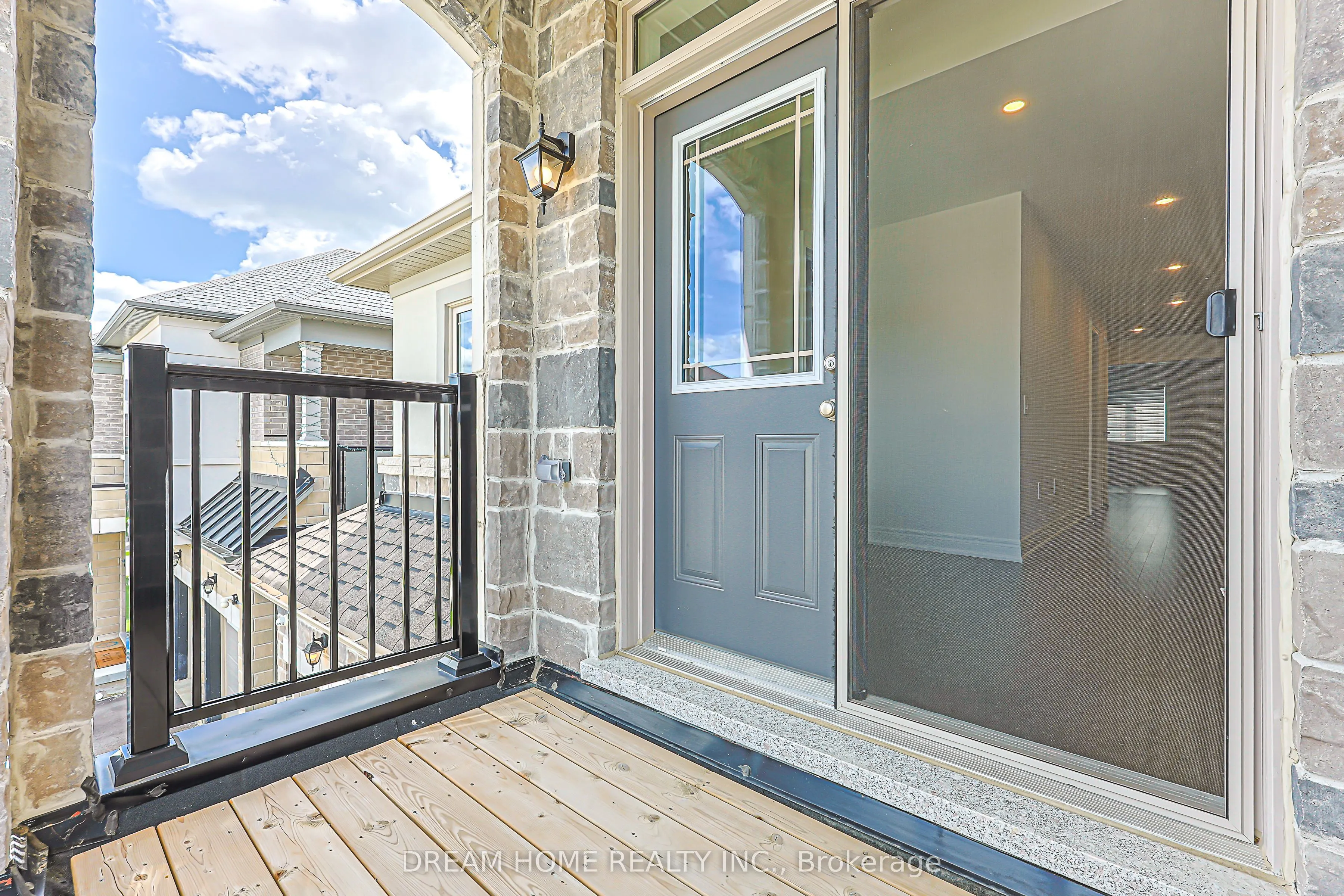 16 Fair Winds Lane