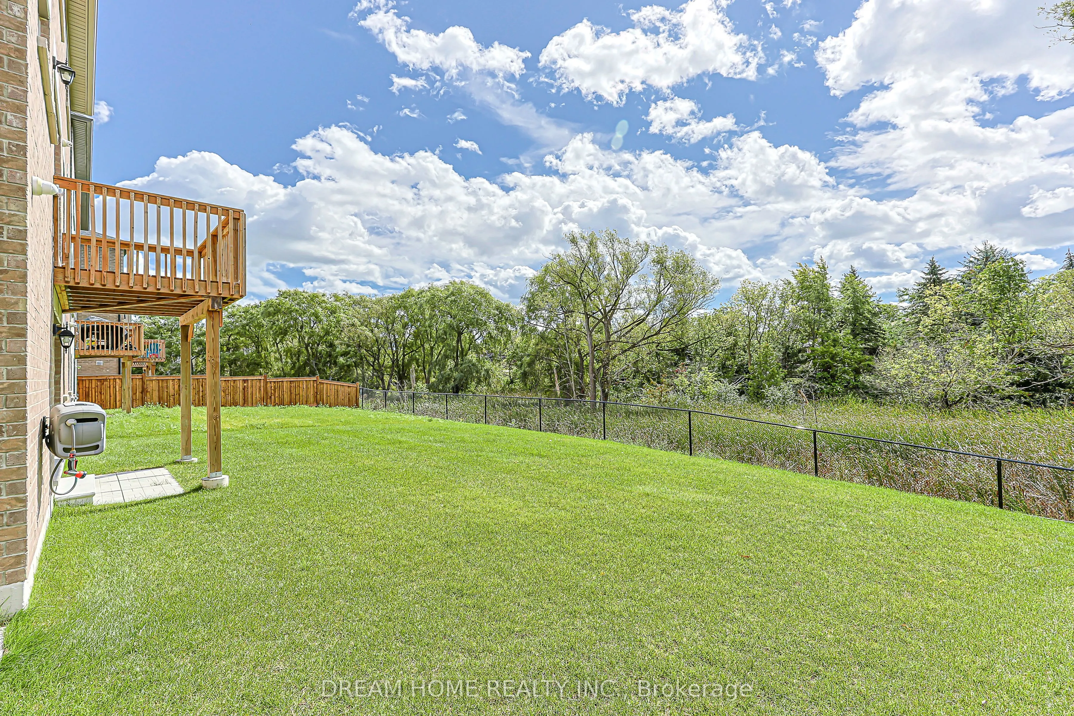 16 Fair Winds Lane