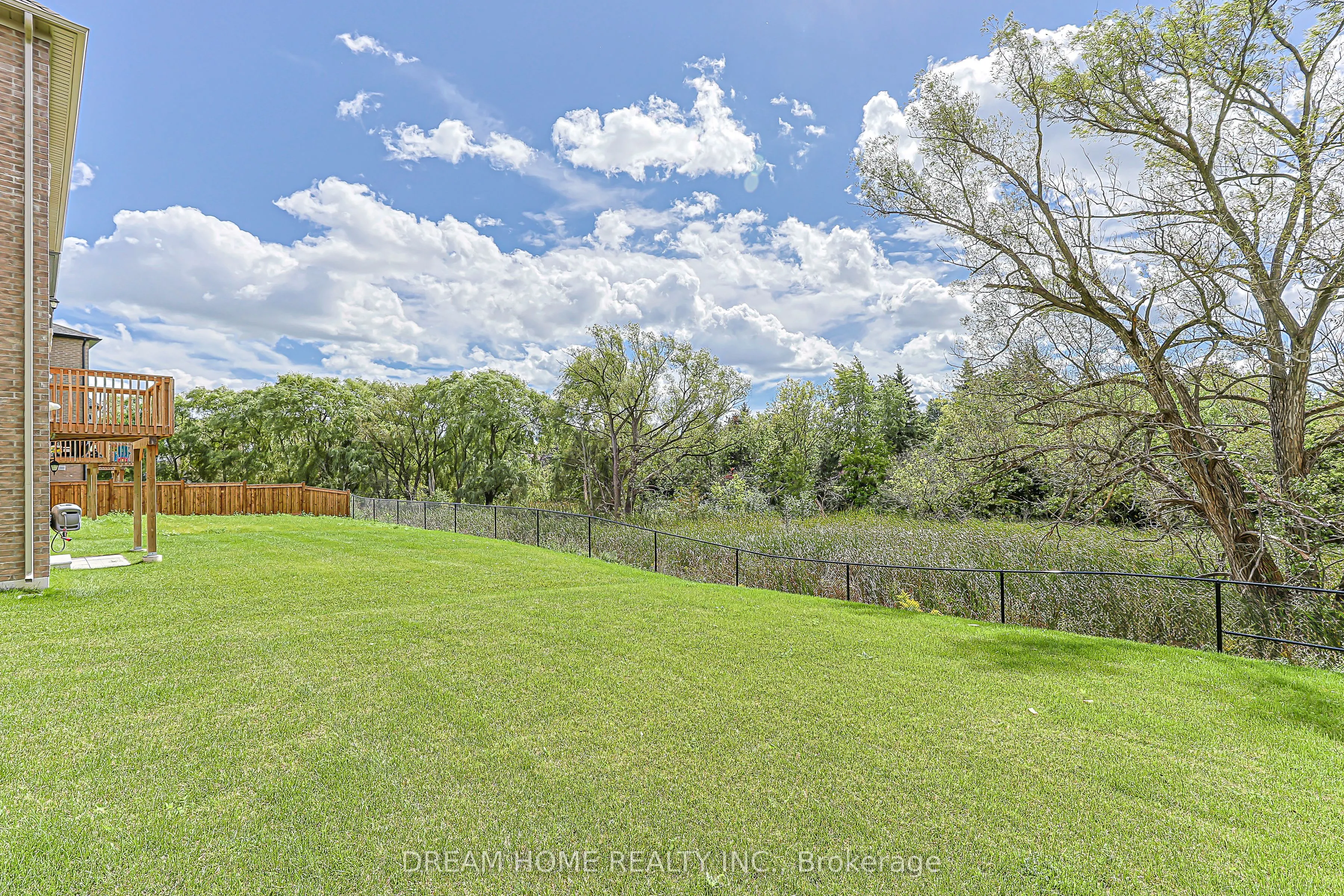 16 Fair Winds Lane