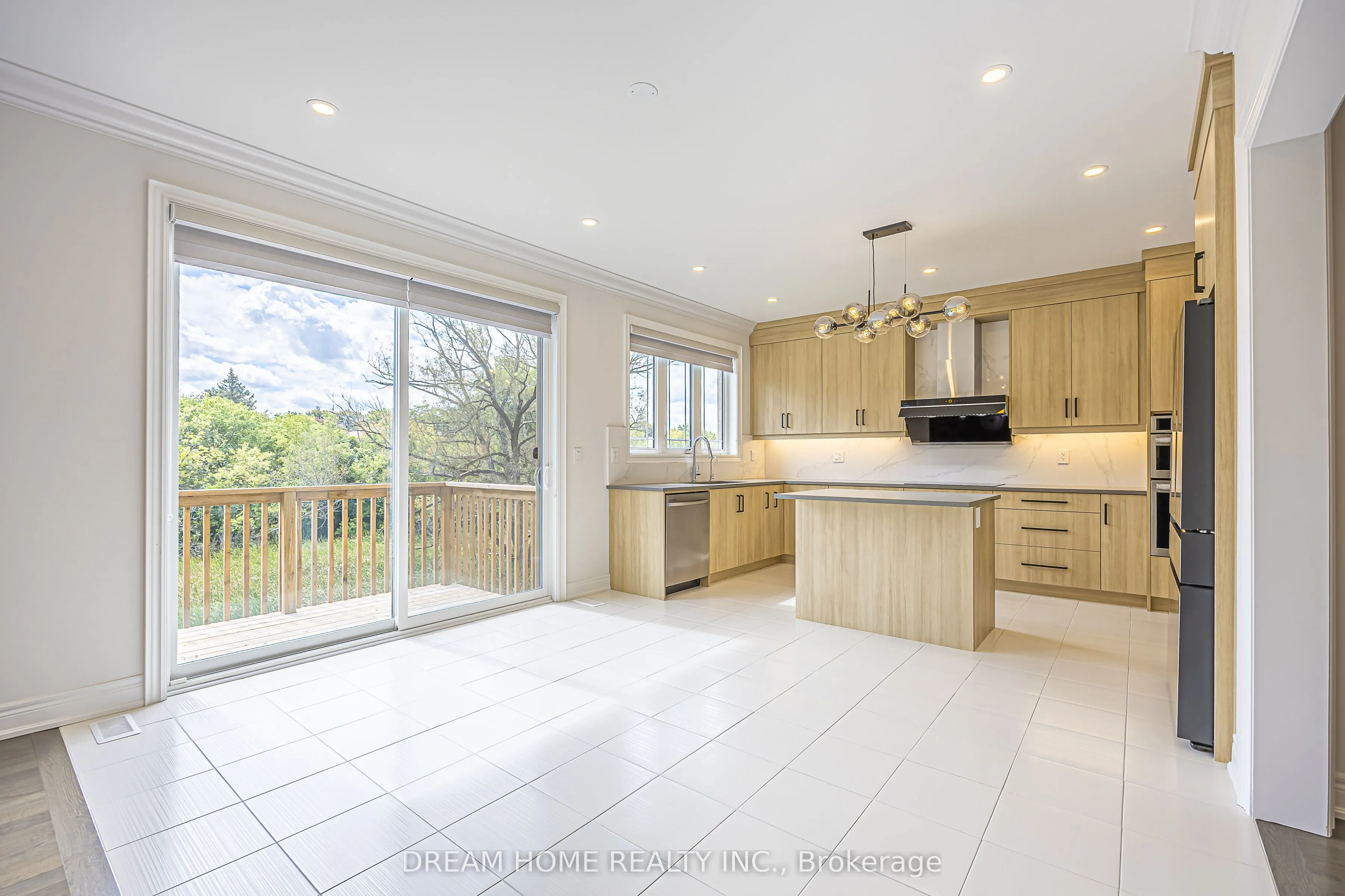 16 Fair Winds Lane