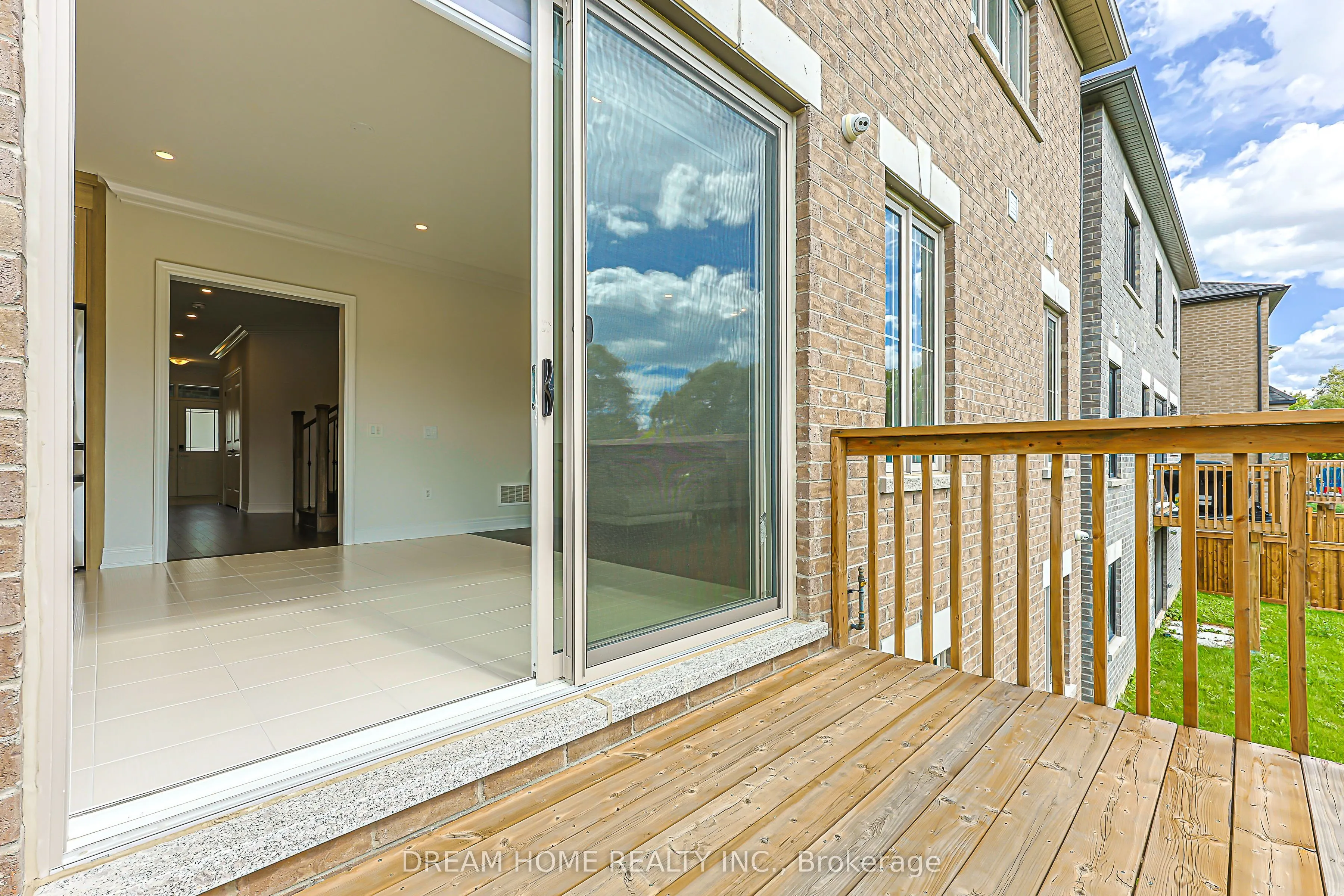16 Fair Winds Lane