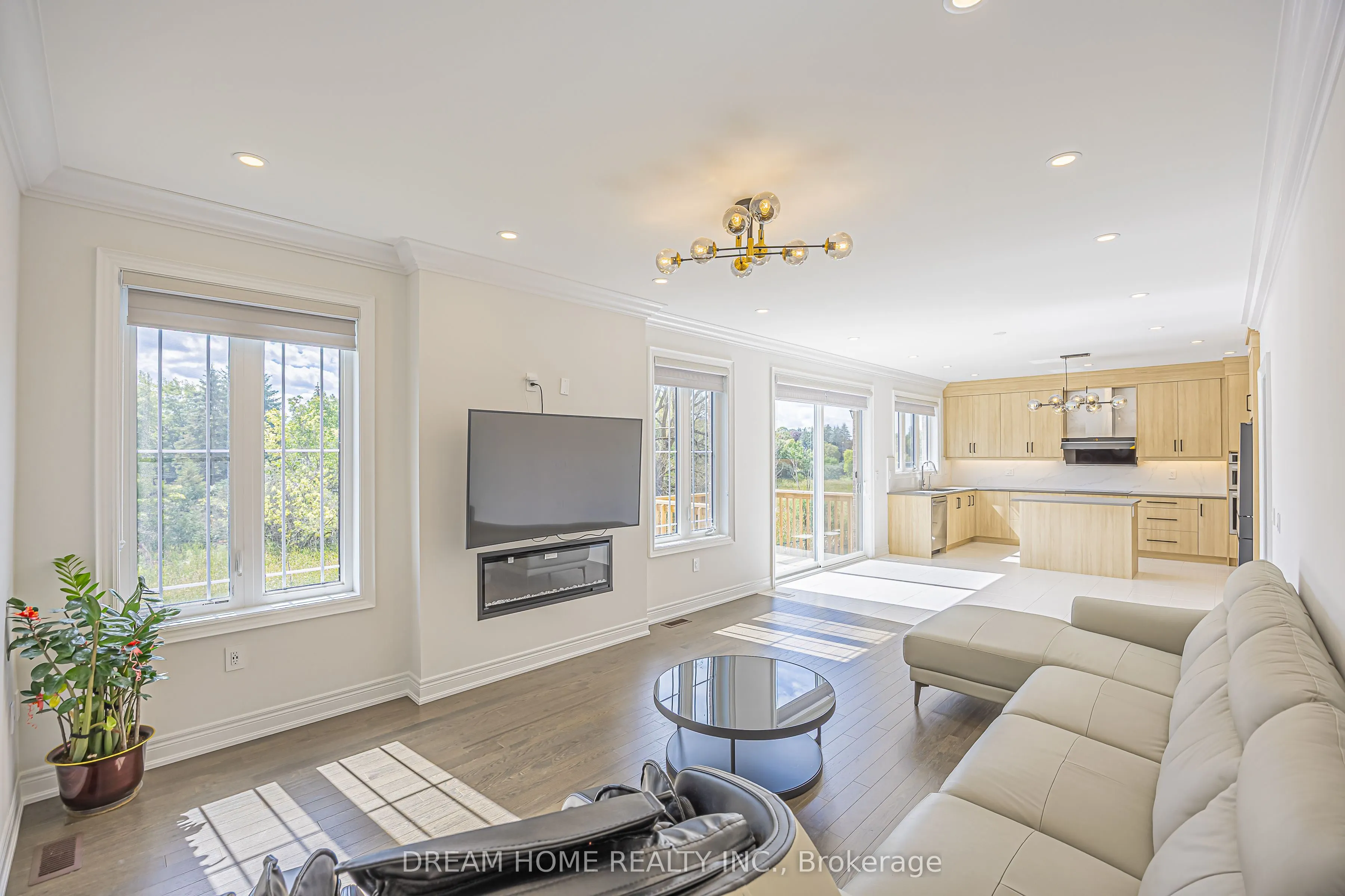 16 Fair Winds Lane