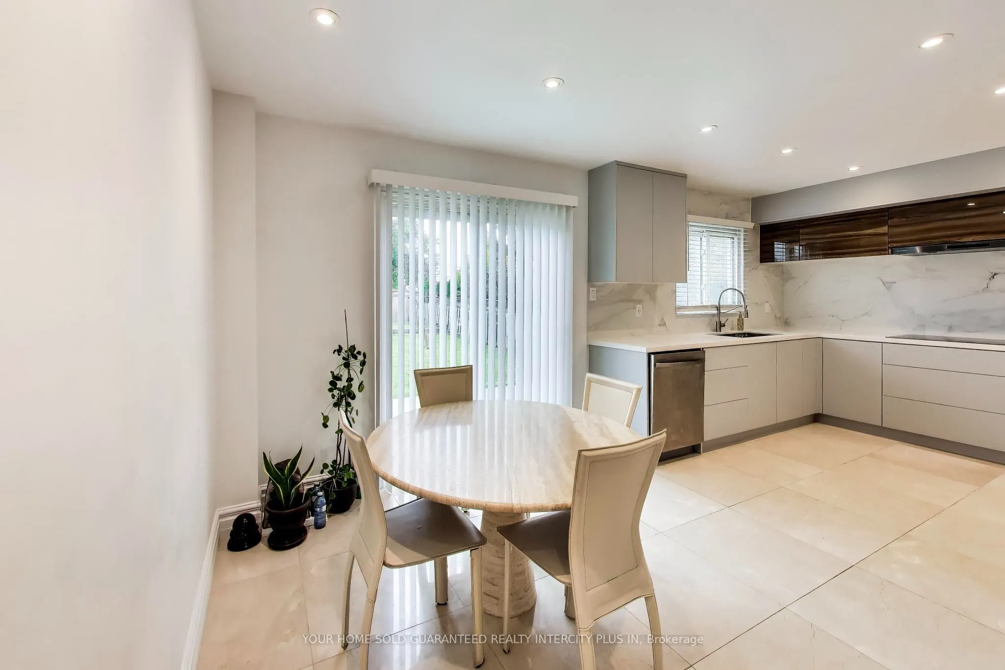 27 Via Nova Drive