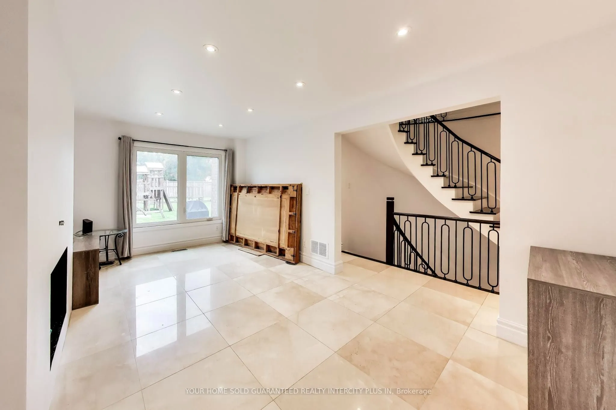 27 Via Nova Drive