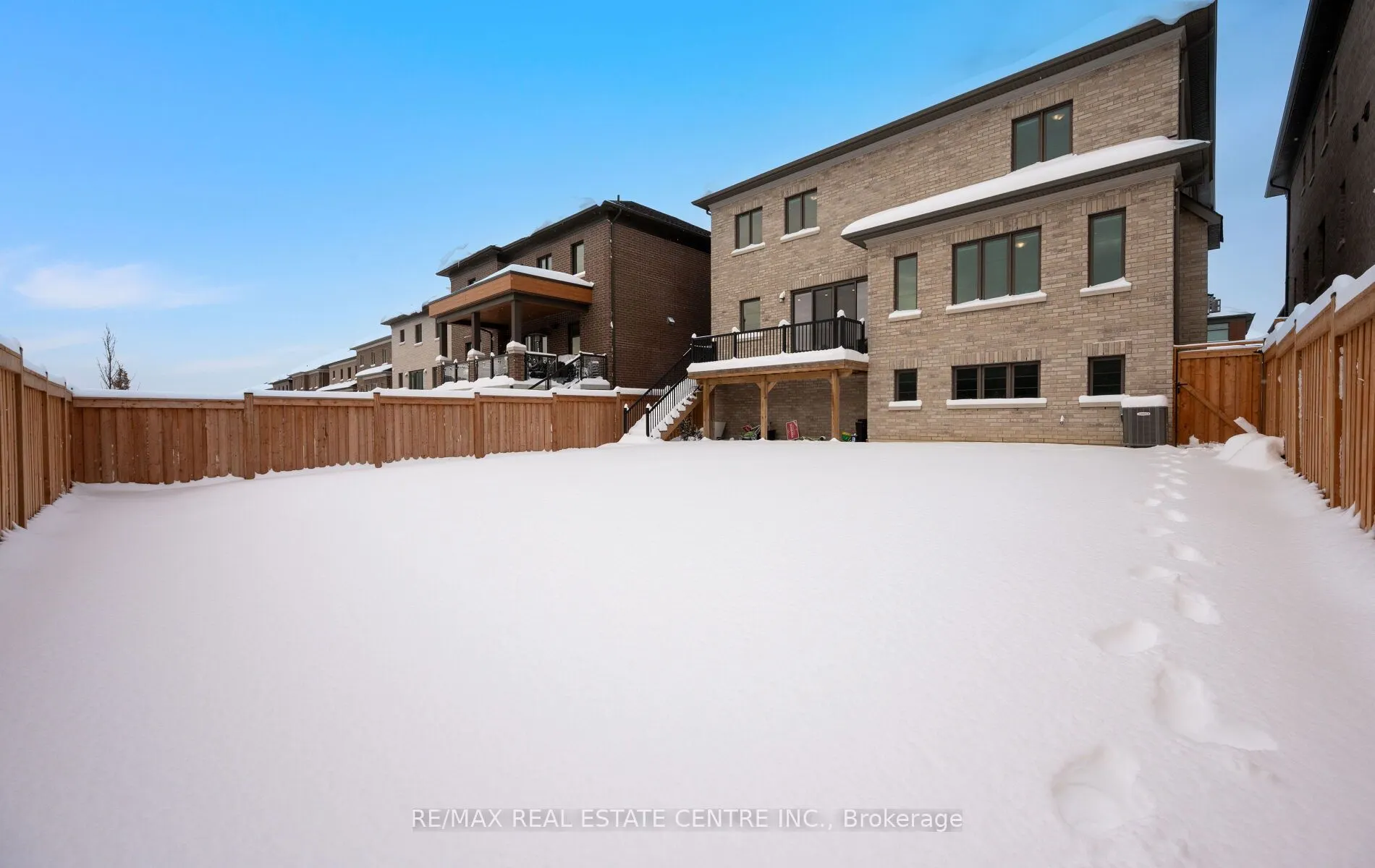 160 Wainfleet Crescent