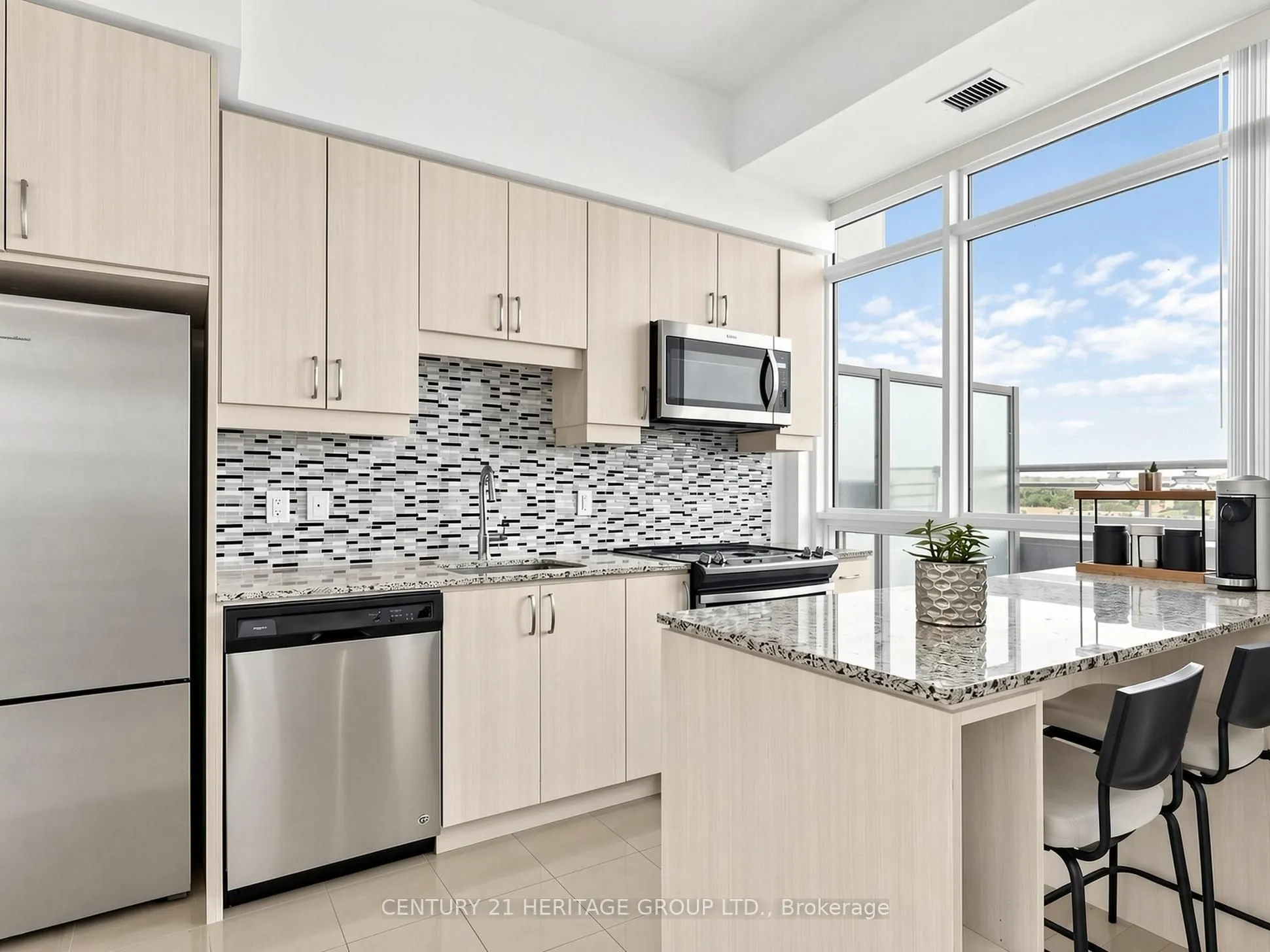 9205 Yonge Street #815