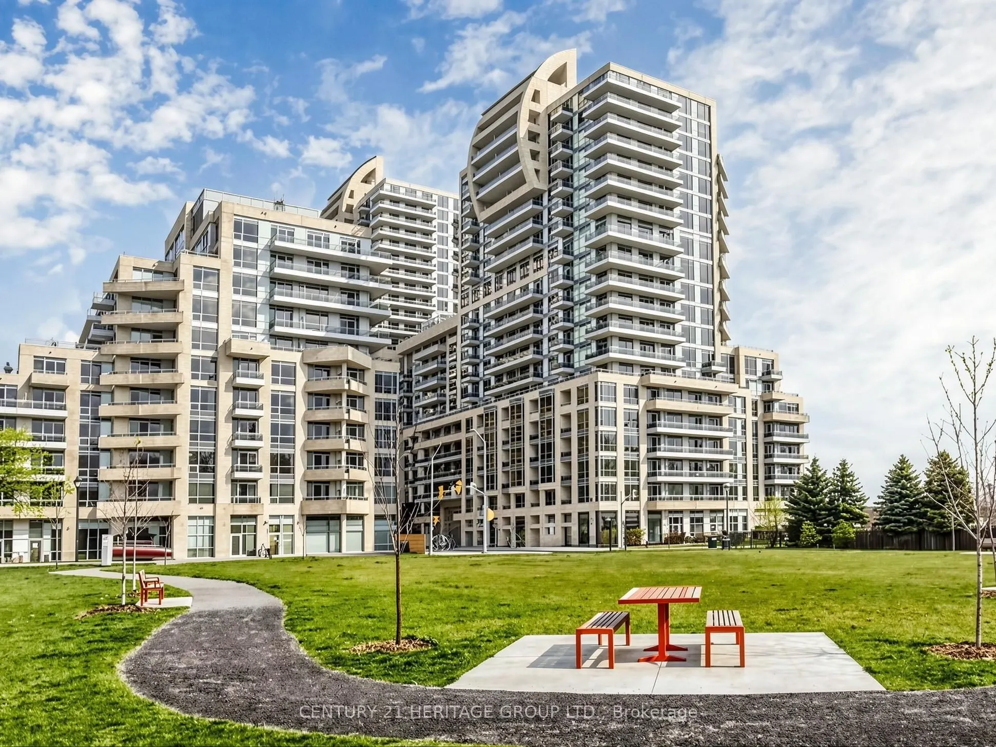 9205 Yonge Street #815
