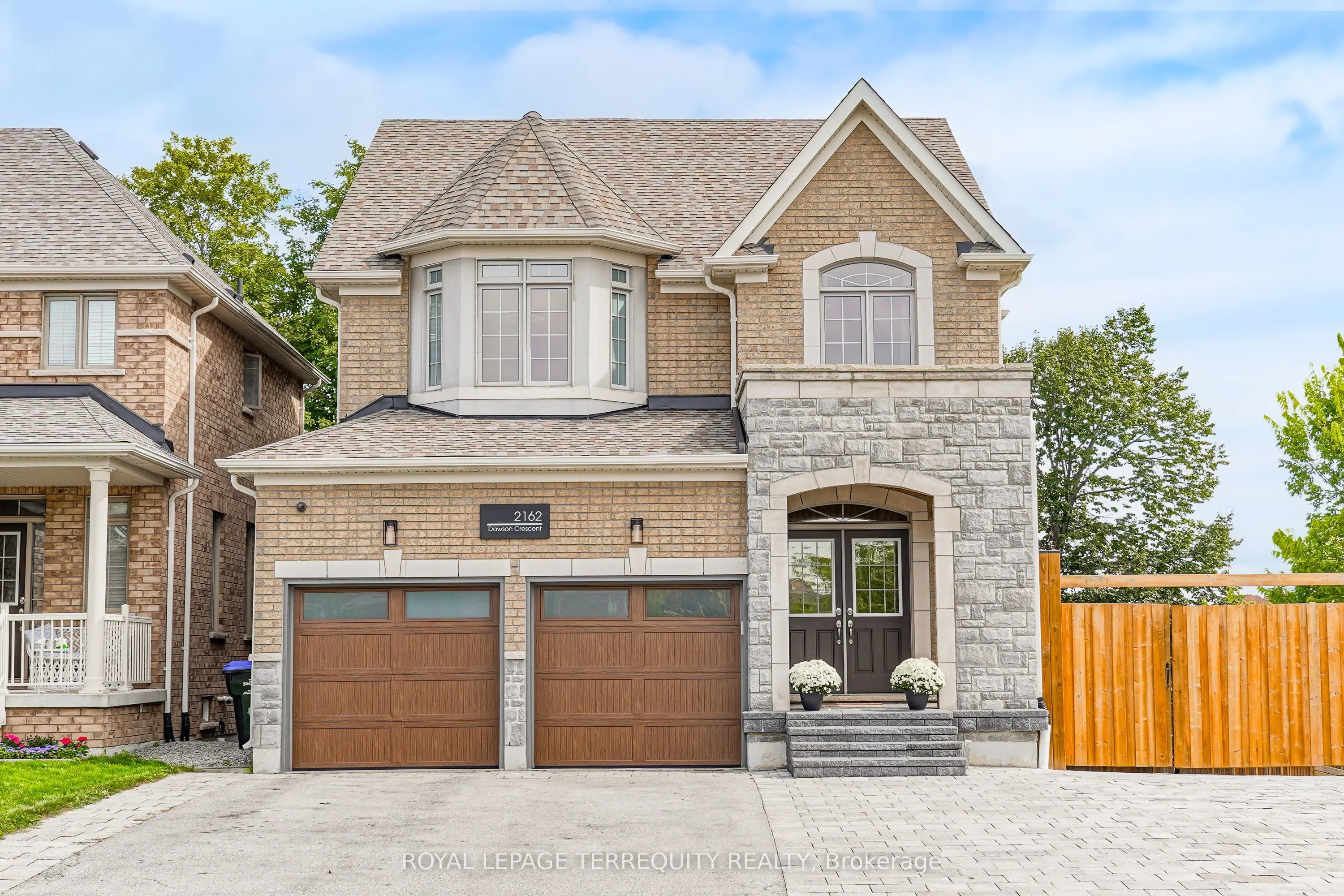 2162 Dawson Crescent