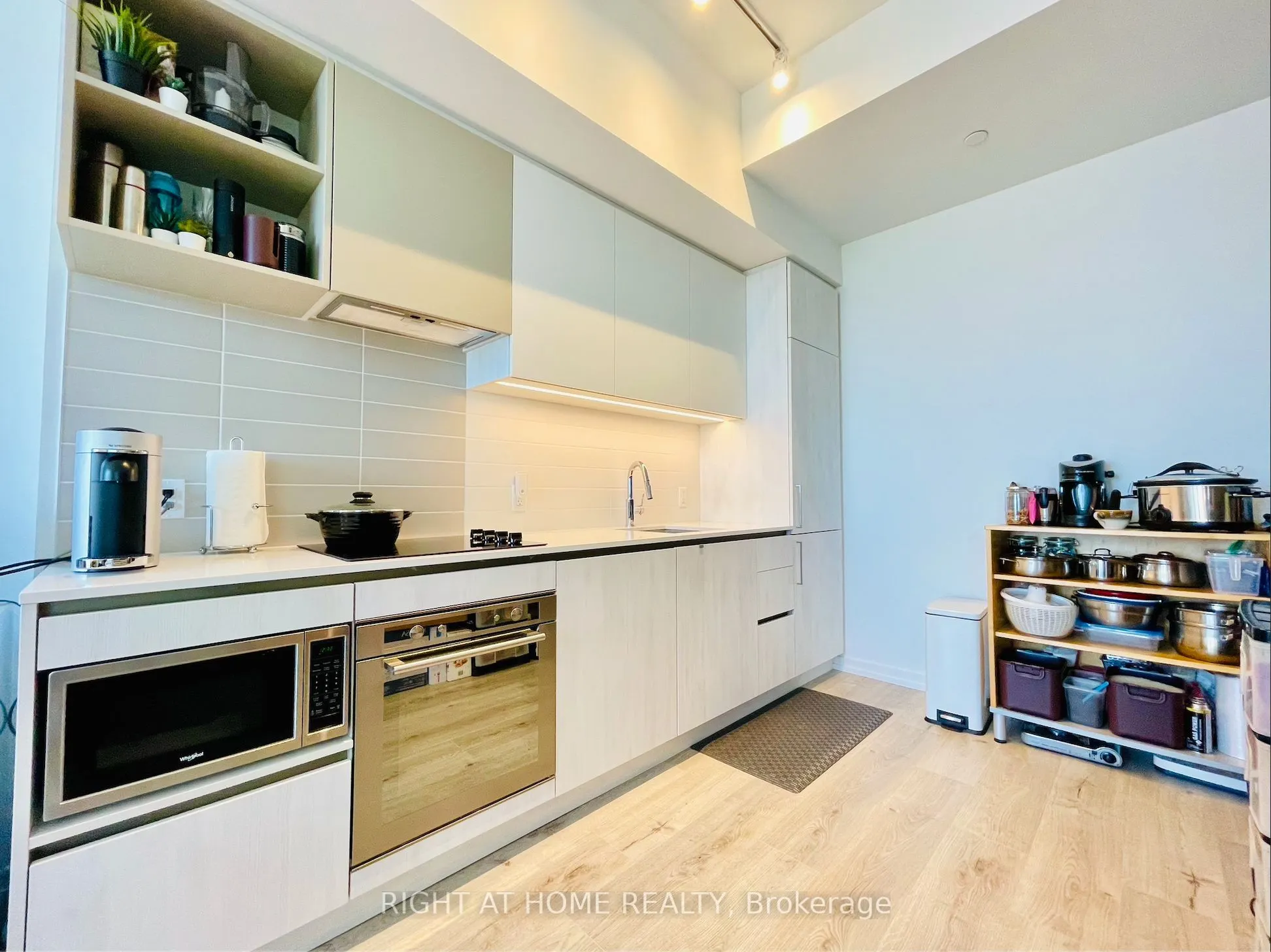 1000 Portage Parkway #2715
