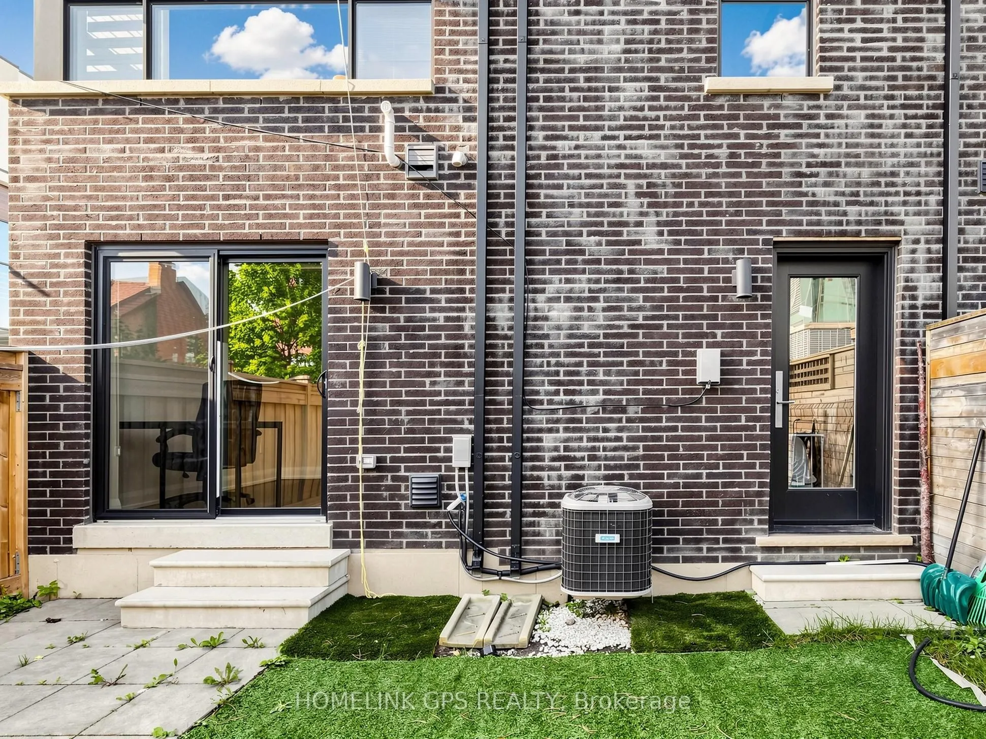 12 Hostel Lane