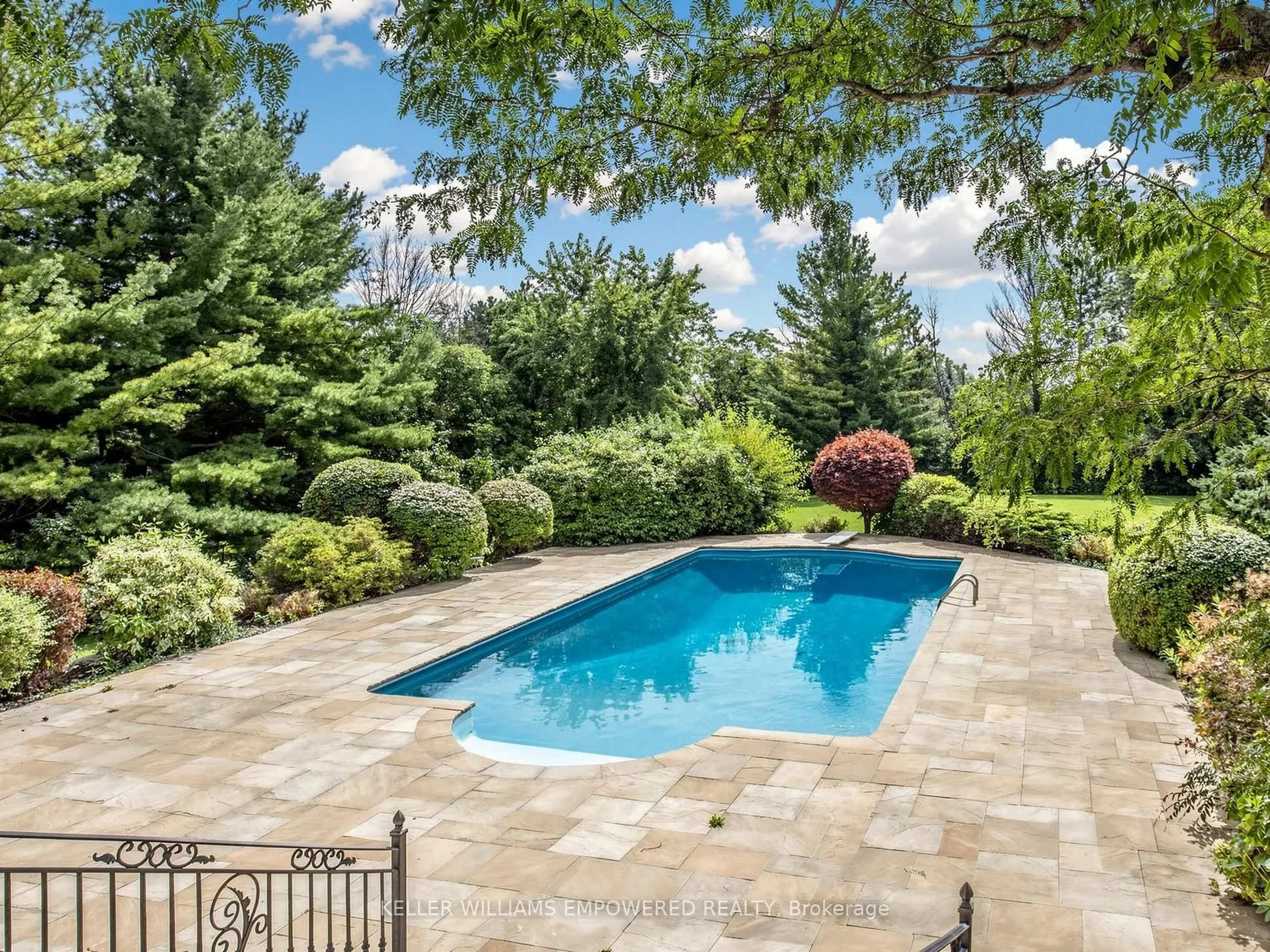 7 Deer Run Court