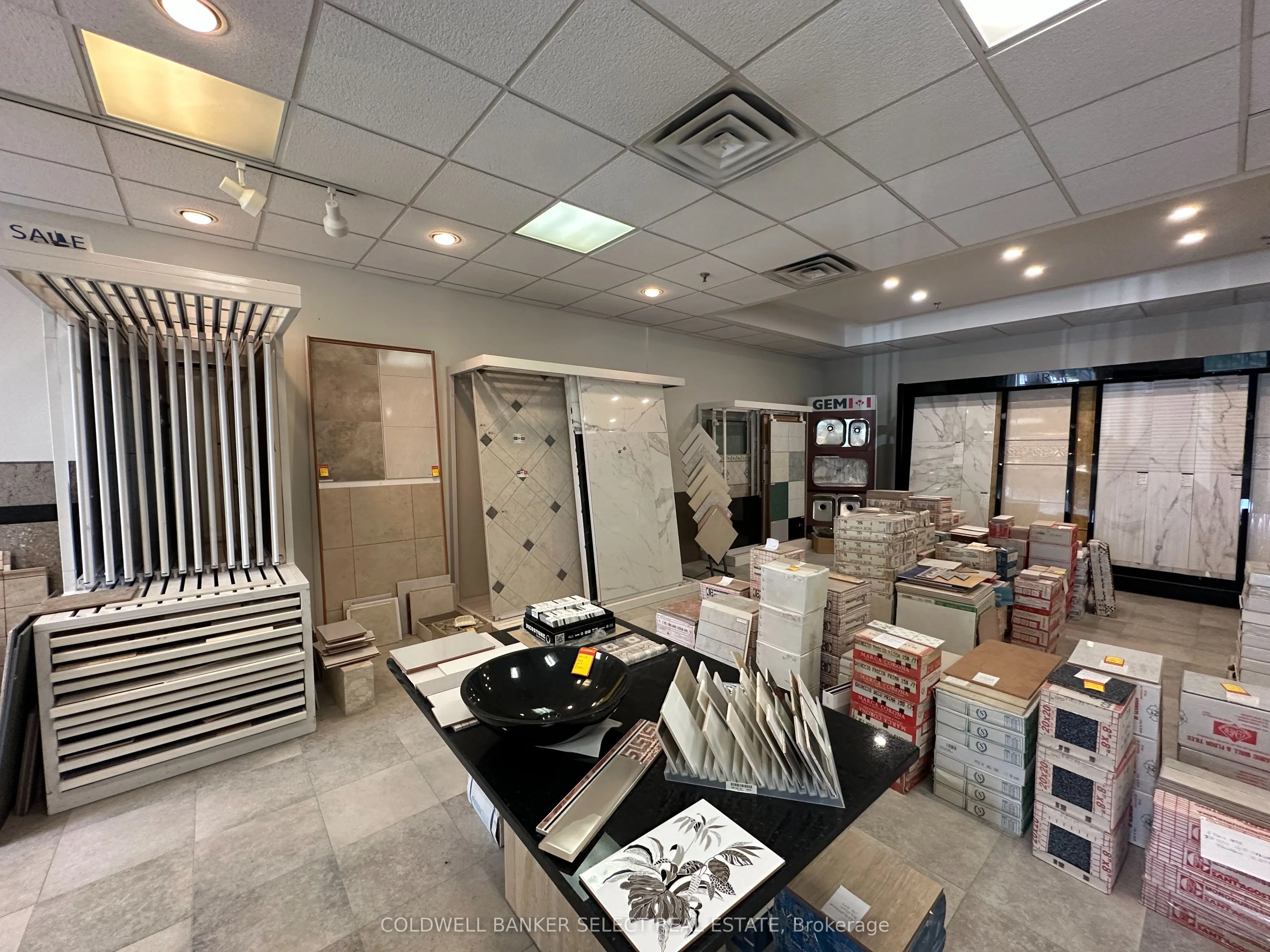 8111 Jane Street #4, Main Floor