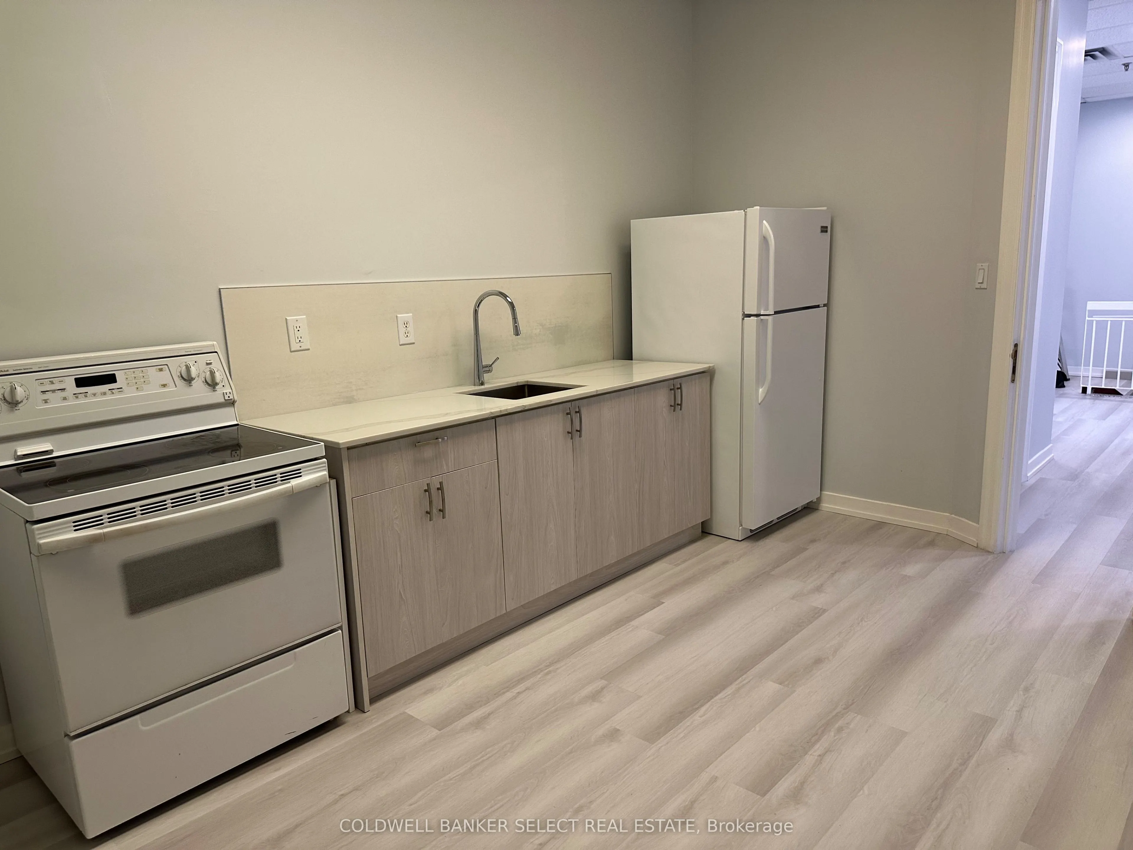 8111 Jane Street #4, Main Floor