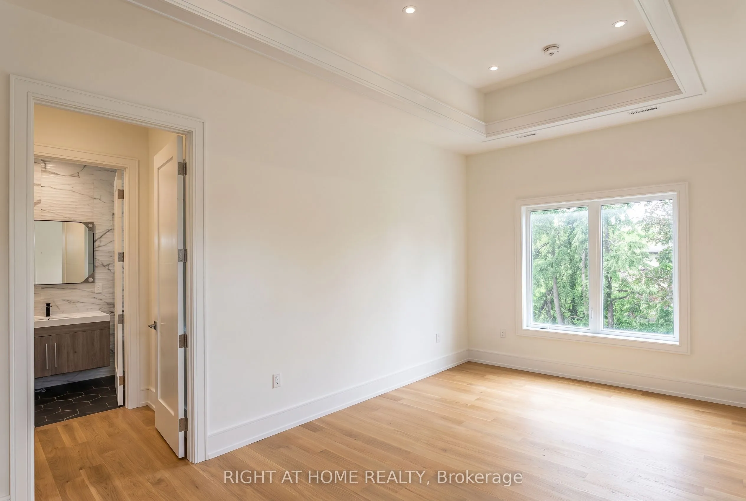 15 Orlon Crescent