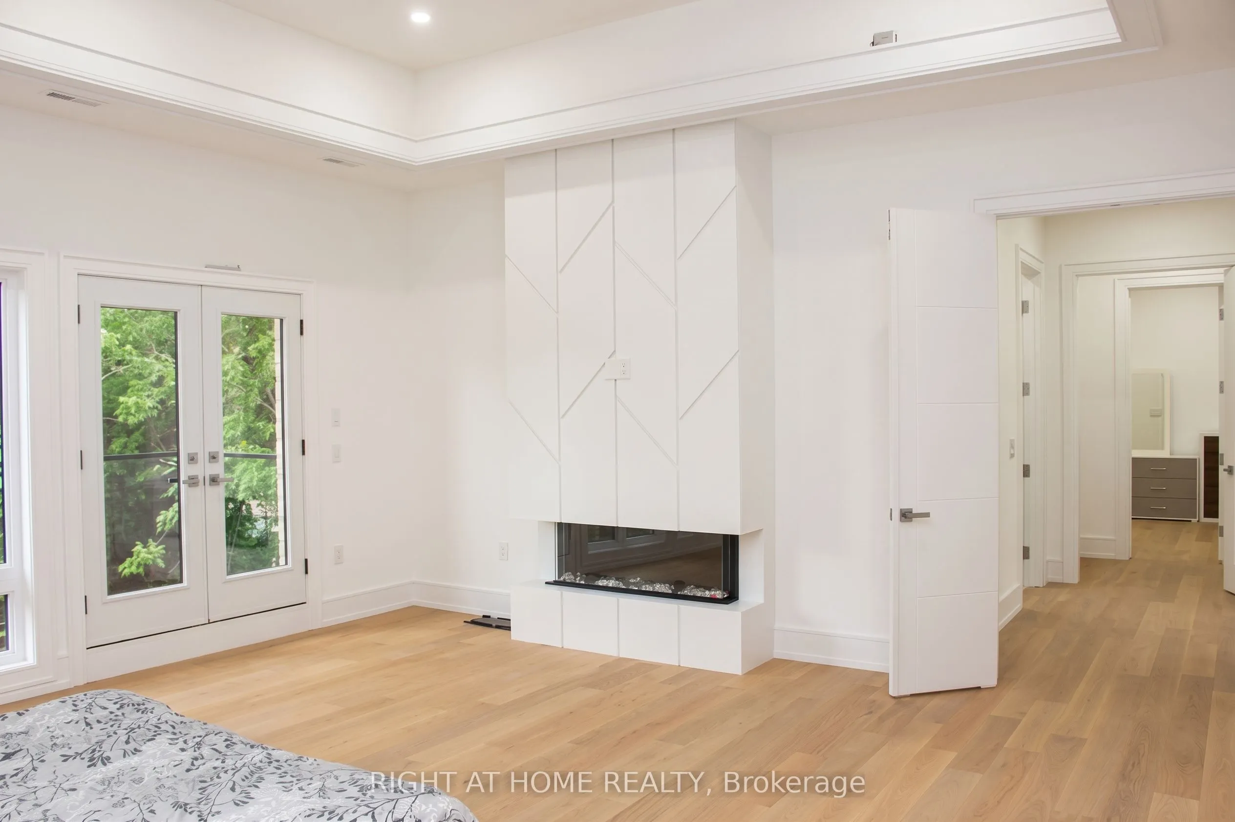 15 Orlon Crescent