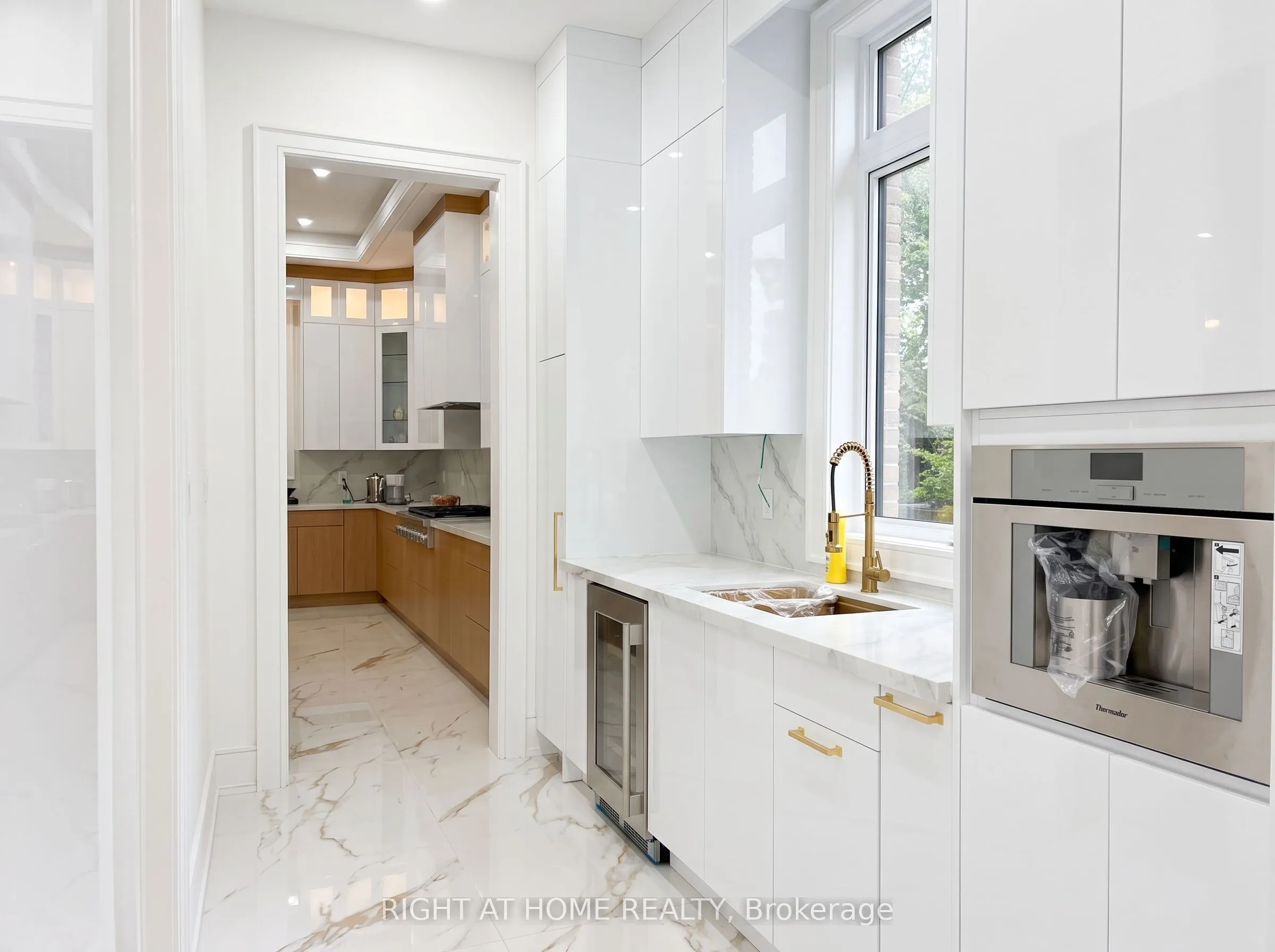 15 Orlon Crescent